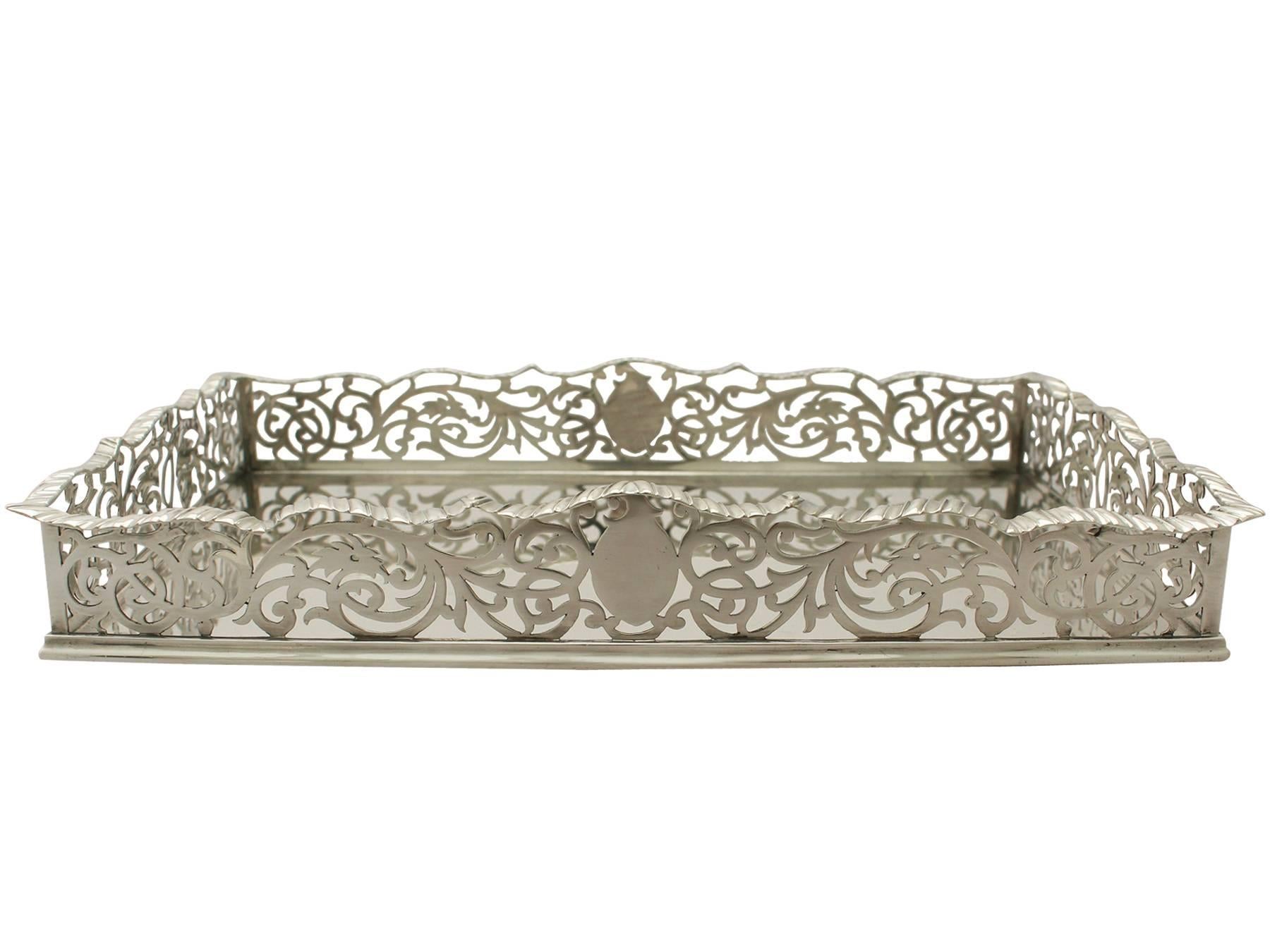 An exceptional, fine and impressive antique Edwardian English sterling silver gallery tray/salver; an addition to our wine and drinks related silverware collection.

This exceptional antique Edwardian sterling silver gallery tray/salver has a