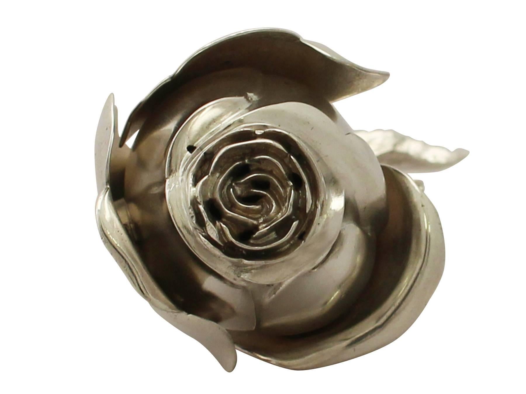 Antique Sterling Silver Flower Vinaigrette/ Pomander, Victorian In Excellent Condition In Jesmond, Newcastle Upon Tyne