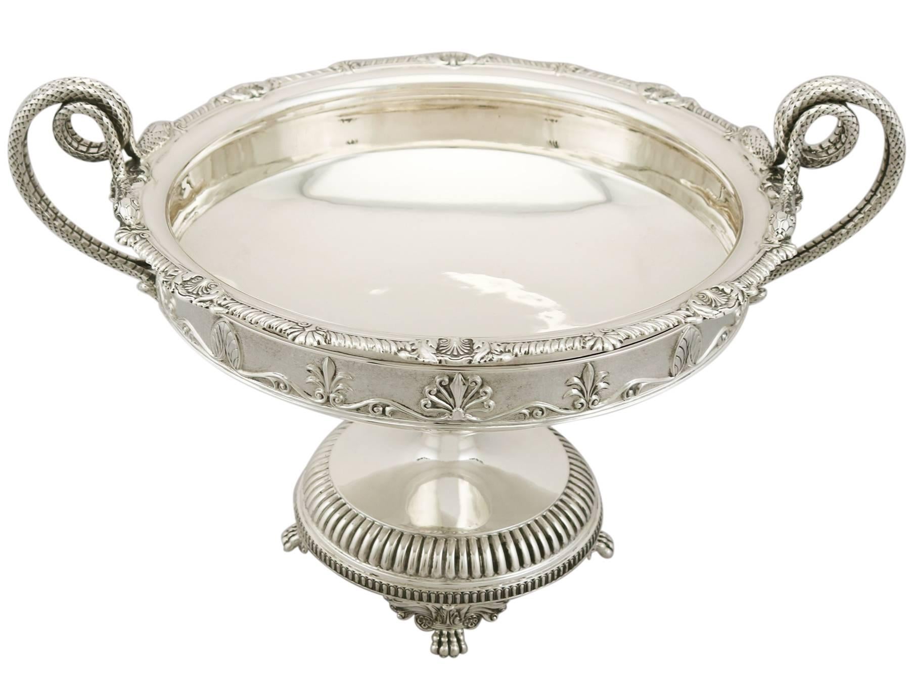 An exceptional, fine and impressive antique George V English sterling silver presentation bowl; an addition to our ornamental silverware collection.

This exceptional antique George V sterling silver, silver bowl has a circular form onto a knopped