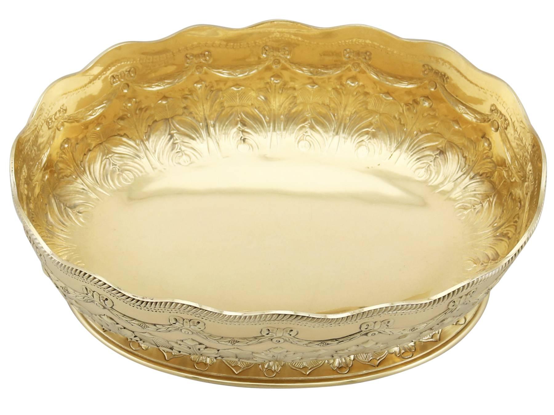 Late 19th Century 1880s Pair of Sterling Silver Gilt Presentation Dishes by Charles Stuart Harris