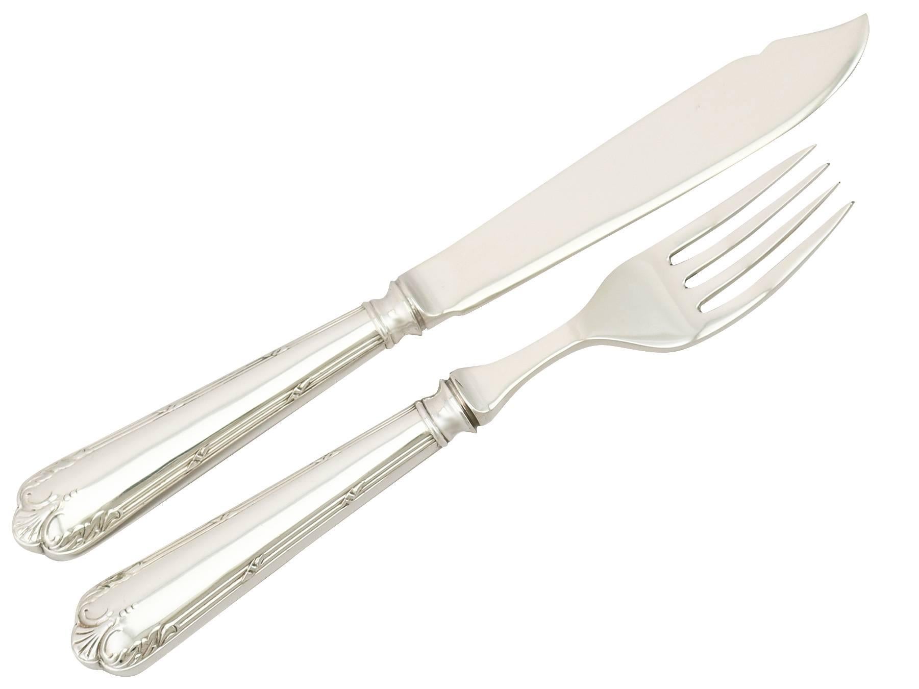 1973 Sterling Silver Canteen of Cutlery for 12 Persons In Excellent Condition In Jesmond, Newcastle Upon Tyne