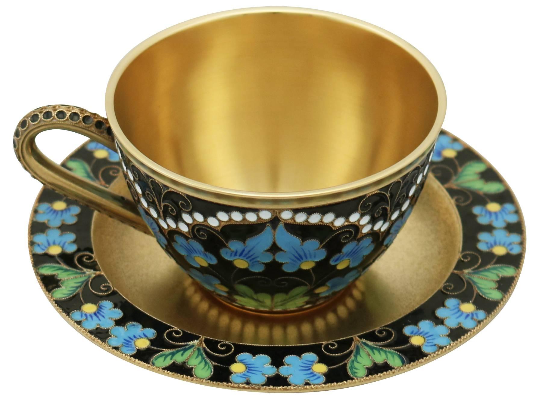 1970s Russian Silver Gilt and Polychrome Cloisonné Enamel Cups and Saucers Set In Excellent Condition In Jesmond, Newcastle Upon Tyne