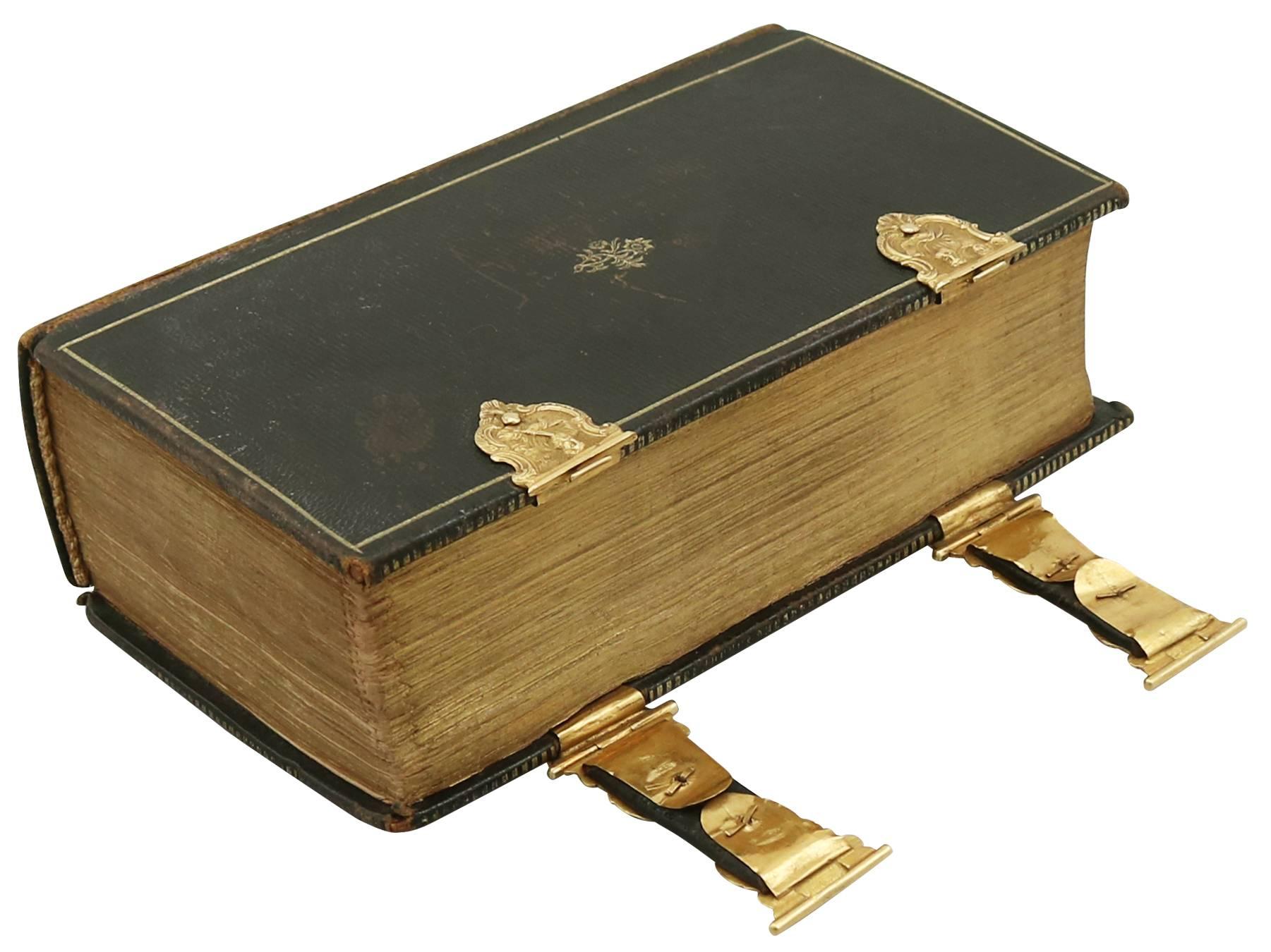 Dutch 20-Karat Yellow Gold Mounted Bible, circa 1740 1