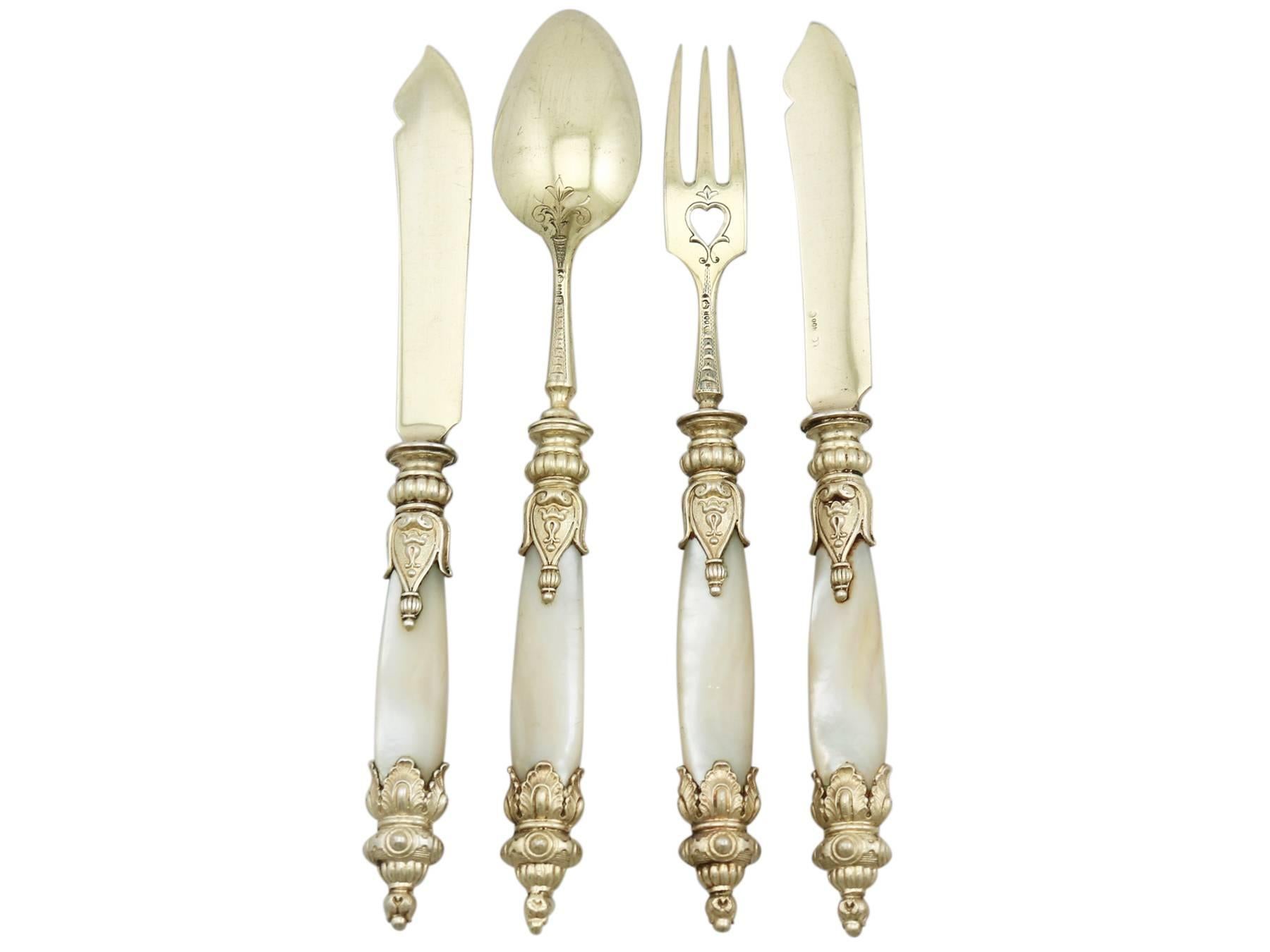 Antique German Silver Gilt and Mother-of-Pearl Dessert Service In Excellent Condition In Jesmond, Newcastle Upon Tyne