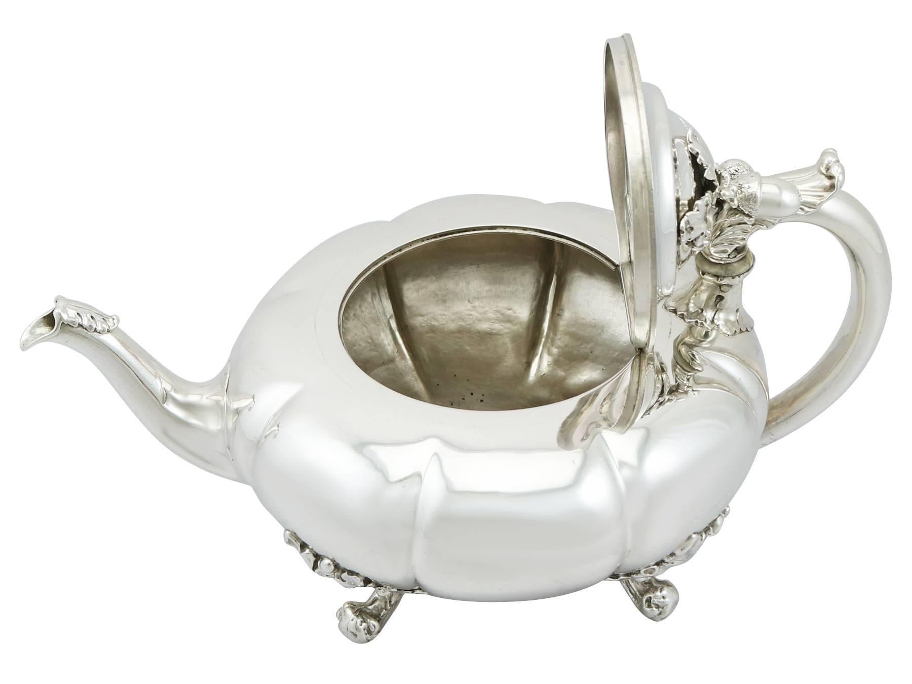 1837 Antique Victorian Sterling Silver Teapot In Excellent Condition In Jesmond, Newcastle Upon Tyne