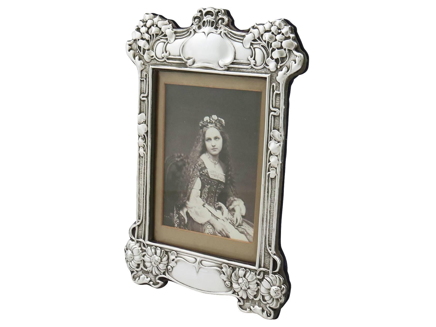An exceptional, fine and impressive antique Edwardian sterling silver photograph frame made in the Art Nouveau style; an addition to our ornamental silverware collection.

This exceptional antique Edwardian sterling silver photograph frame has a