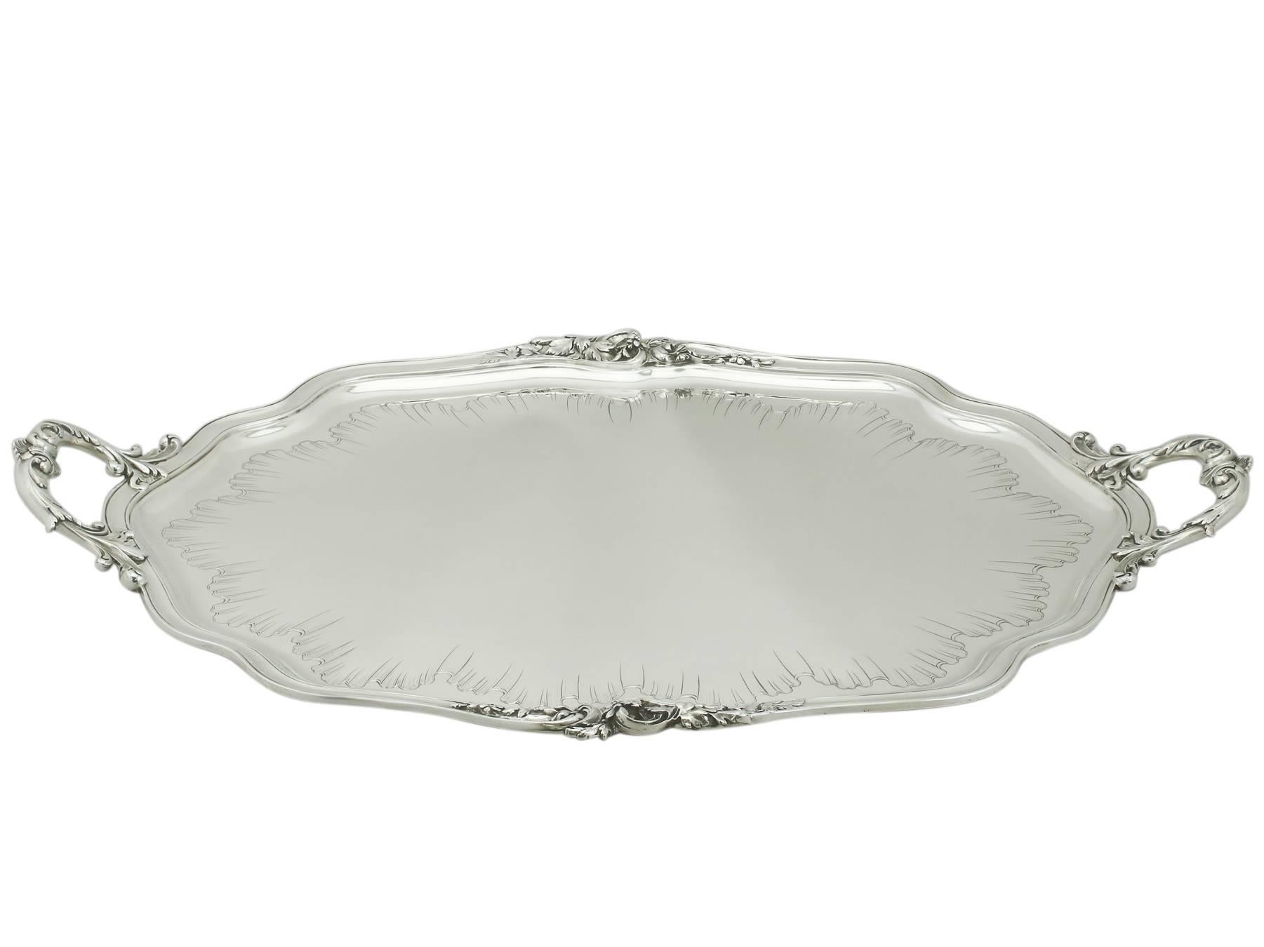 An exceptional, fine and impressive antique French sterling silver drinks/tea tray; an addition to our silver tea ware collection.

This exceptional antique French sterling silver tray has an oval, serpentine shaped form.

The surface of this large