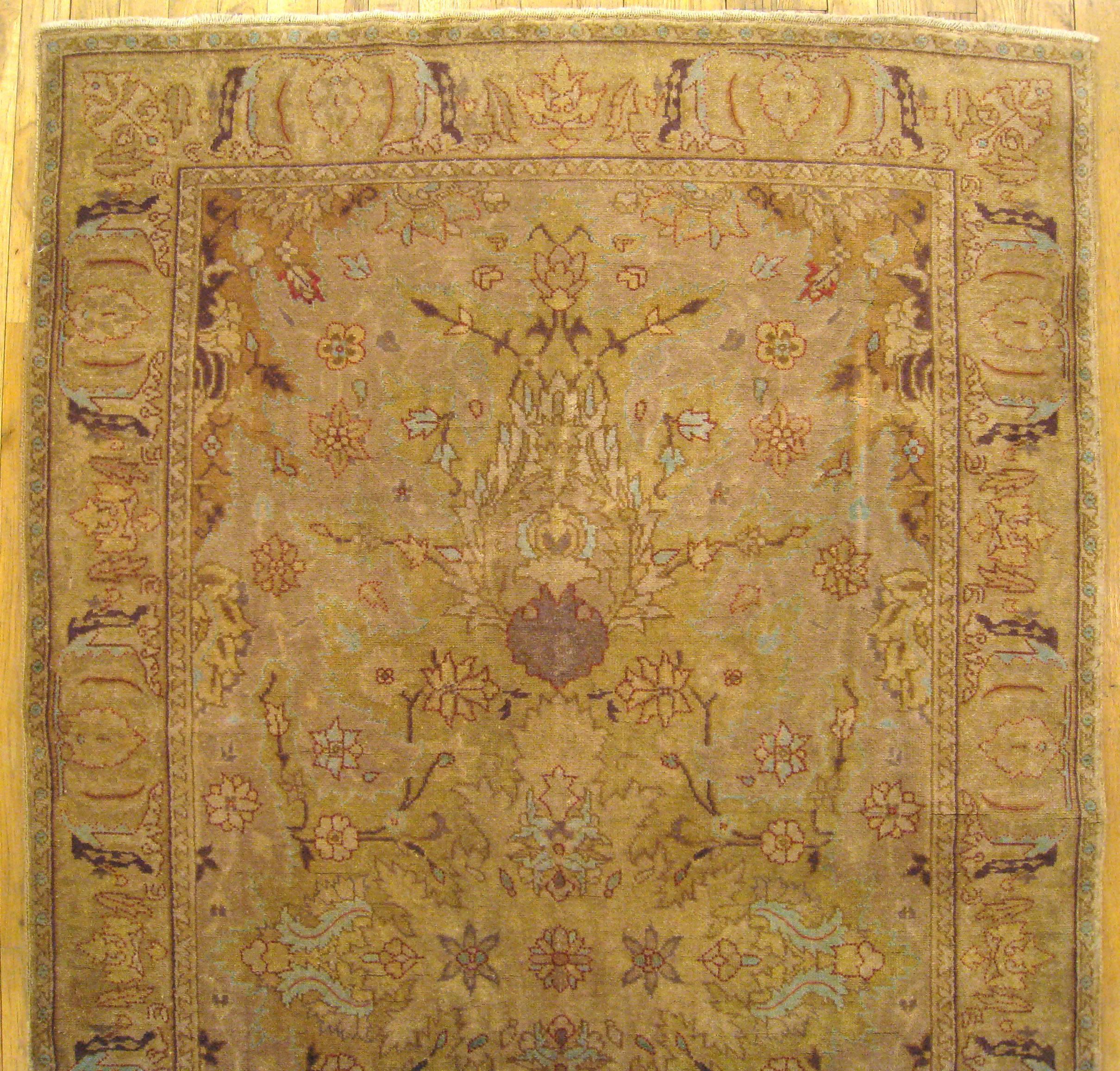 Antique Indian Agra Oriental Carpet, in Small Size, with Soft Colors, circa 1900 In Excellent Condition For Sale In New York, NY