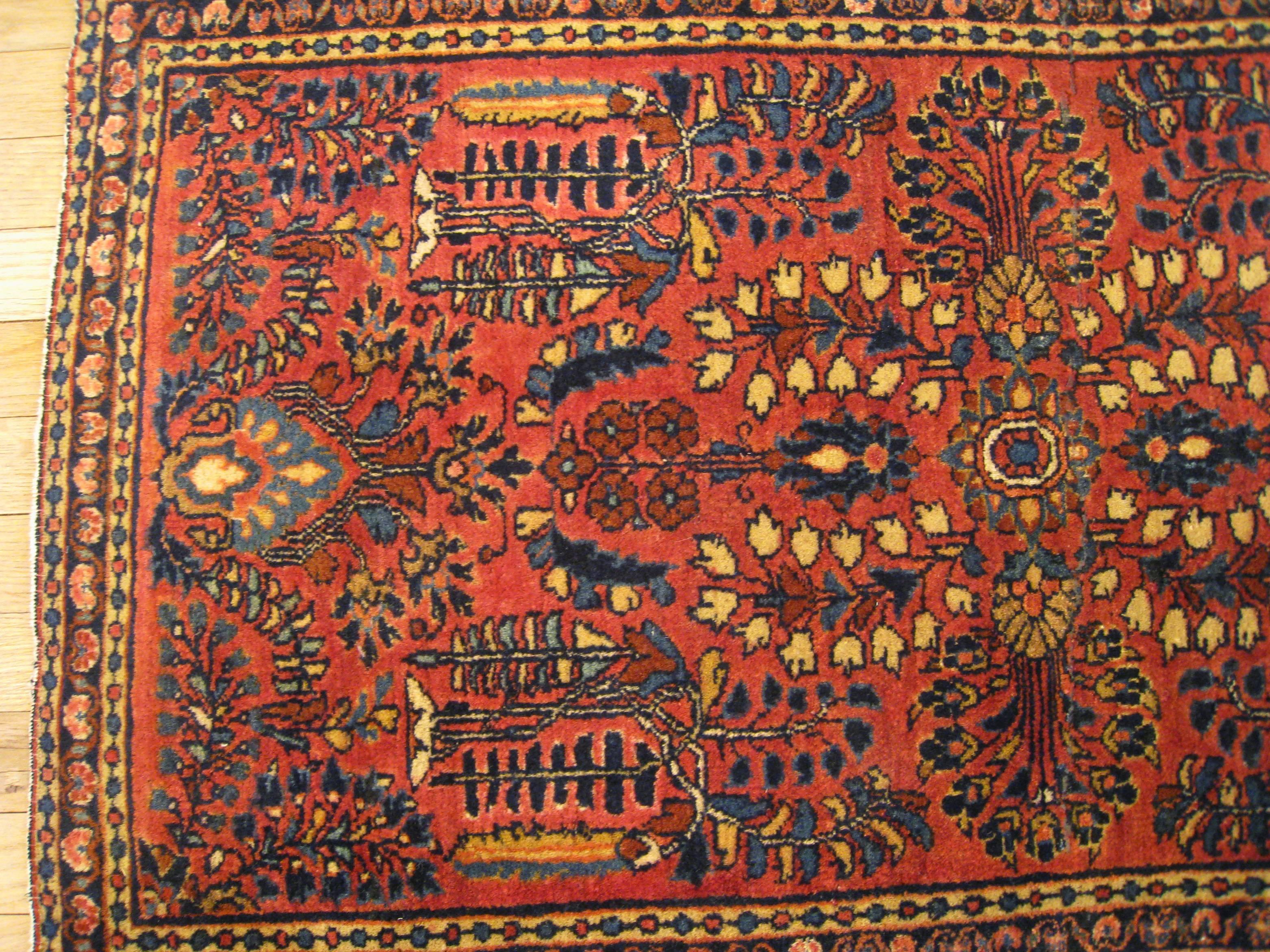 Antique Persian Sarouk Oriental Rug, Small Size, w/ Traditional Colors & Flowers In Excellent Condition In New York, NY