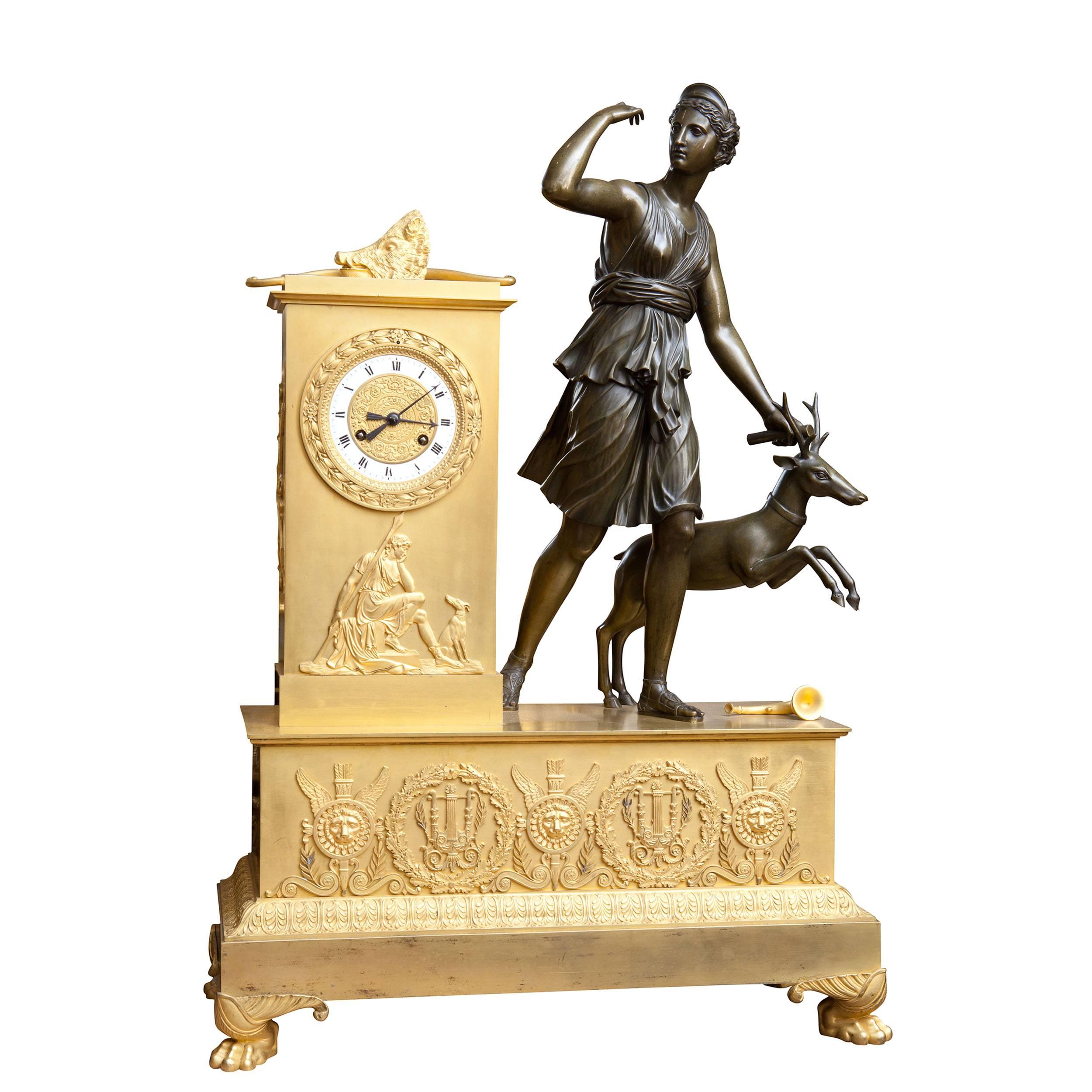 Grande horloge de cheminée Empire en bronze et bronze doré en vente