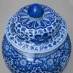 Important Kangxi Blue and White Vase and Cover