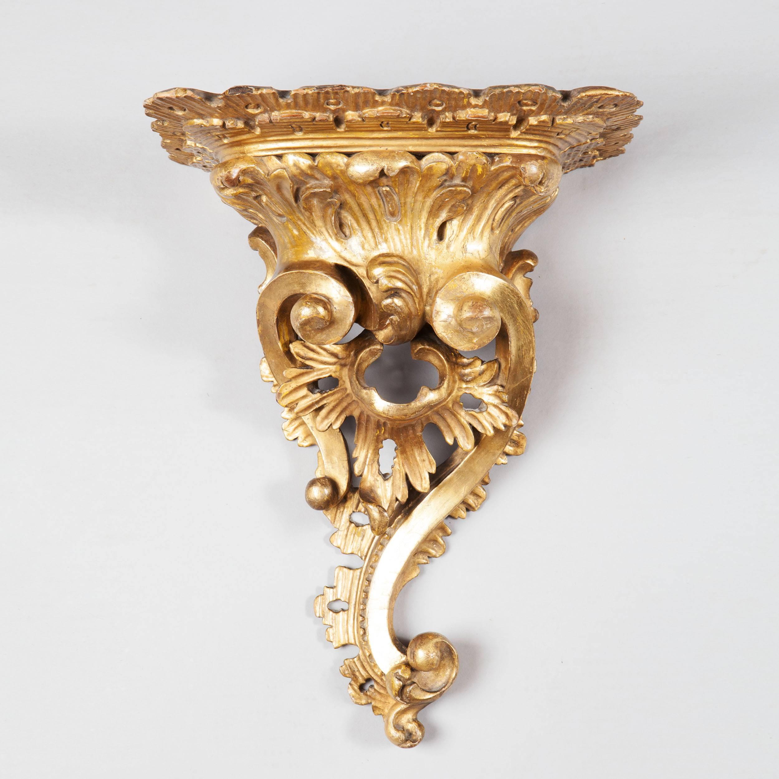 English Rococo 18th Century Giltwood Wall Bracket In Excellent Condition In London, by appointment only