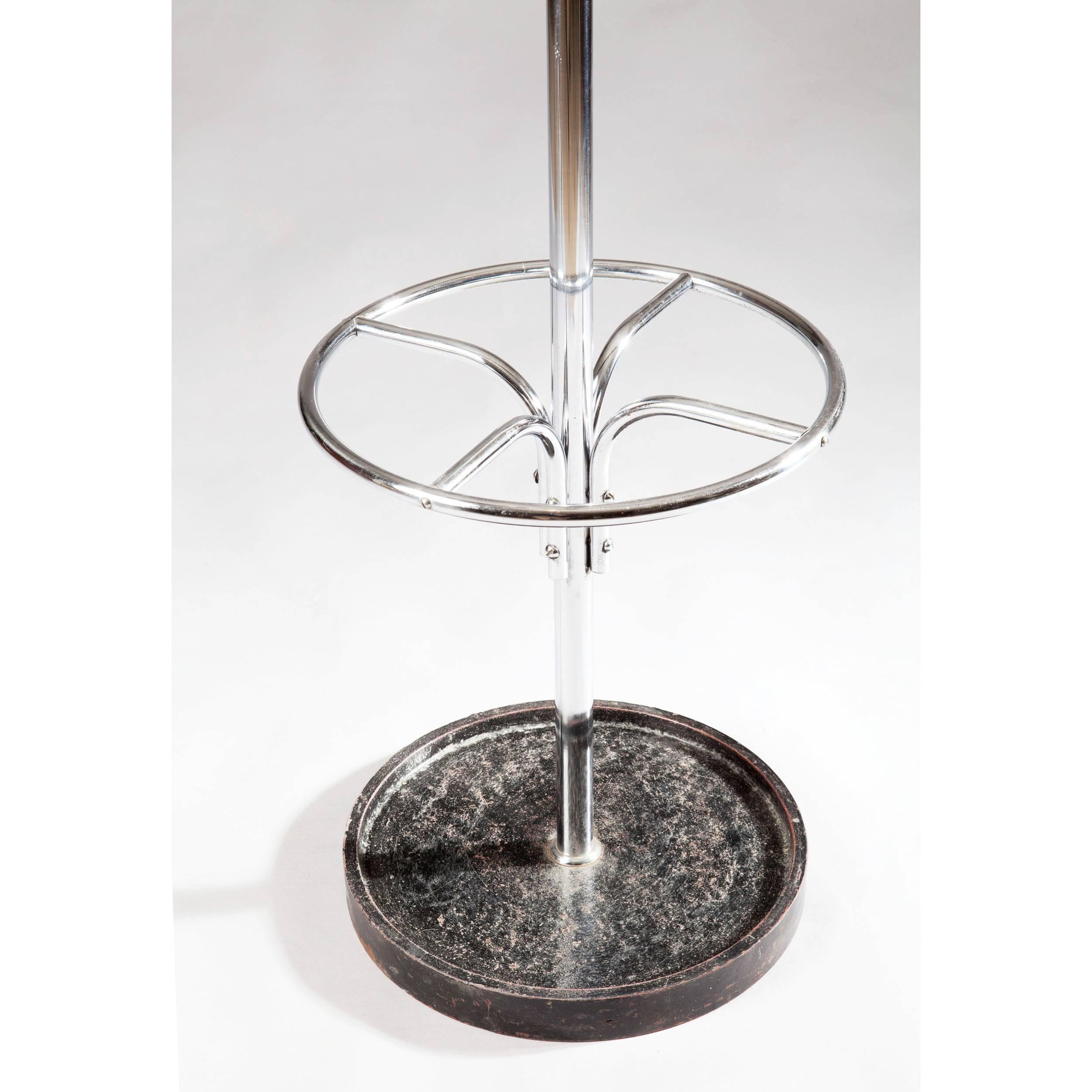 England, circa 1960.

A very decorative Mid-Century chrome-plated hall stand with accommodation for hats, coats and umbrellas, the whole on a black painted cast iron base.

Measures: Height 171 cm.
Diameter 65 cm.