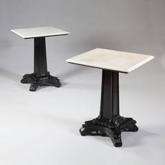 Paire de tables à piédestal en bois d'ébène