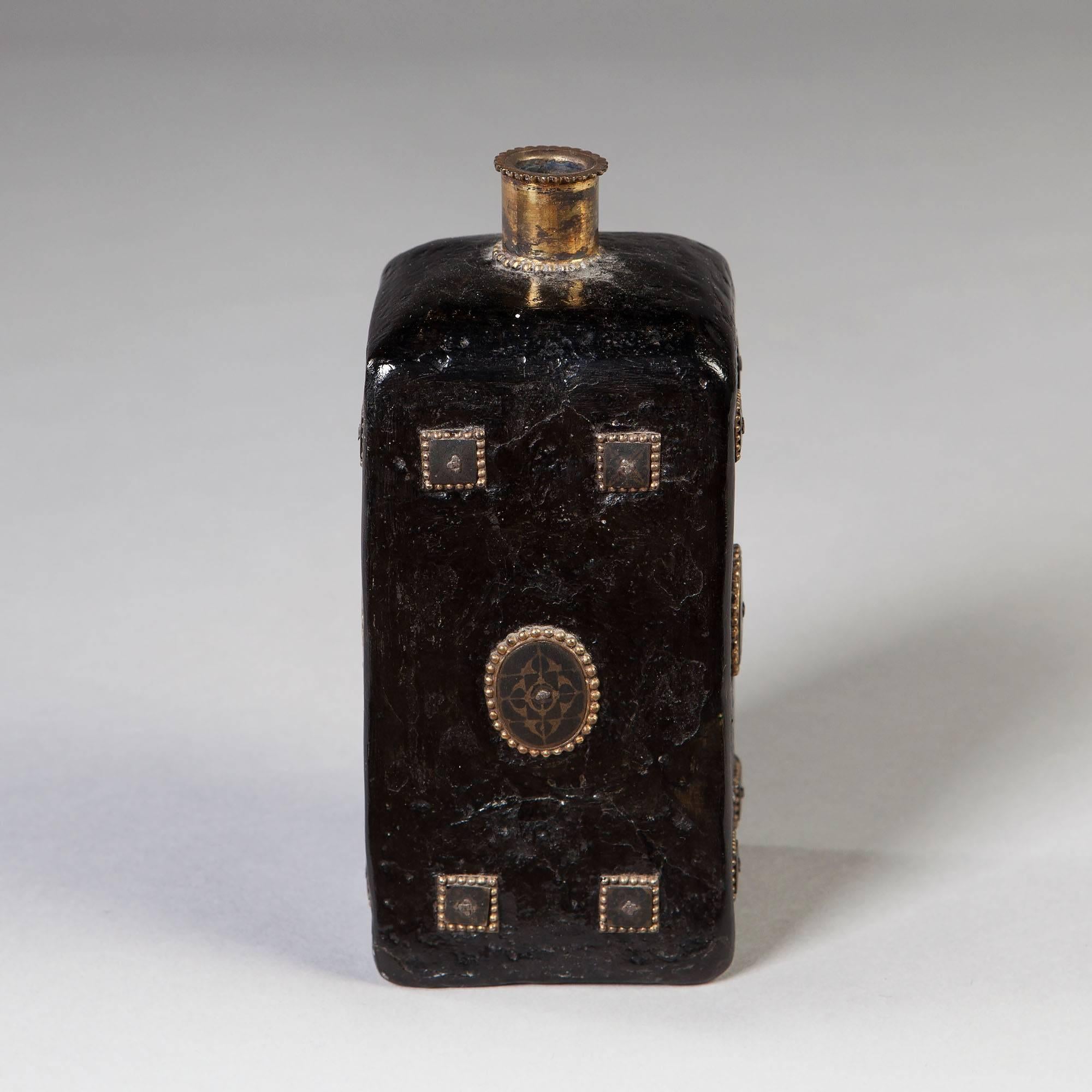 Spain, early 17th century.

A rare early 17th century Niello flask covered with black pitch and mounted with silver gilt mounts and set with niello ovals and squares. 
Measures: Height 6ins 15cm,
width 2ins,
depth 2ins.

Shipping insurance is