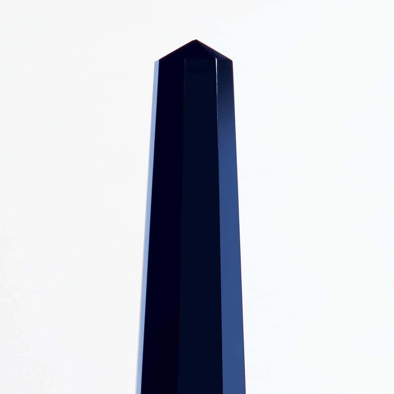 An Italian 1970s glass octagonal obelisk, of a bluish black almost anthracite color.
Signed underneath Venini Italy, 

circa 1975.
​
Height 14 in (35.5cm).