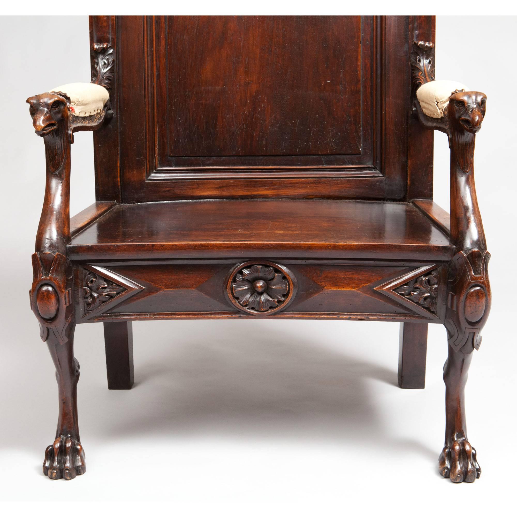 Fauteuil trône en noyer du XIXe siècle Excellent état - En vente à London, by appointment only