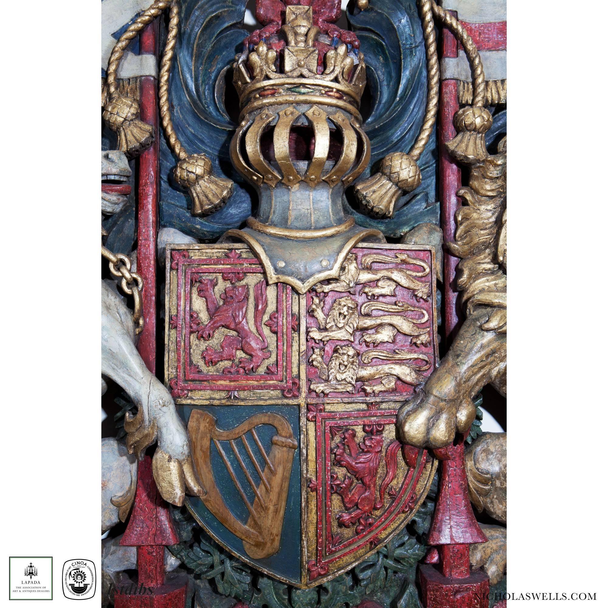 19. Jahrhundert Royal Coat of Arms des Vereinigten Königreichs (Geschnitzt) im Angebot