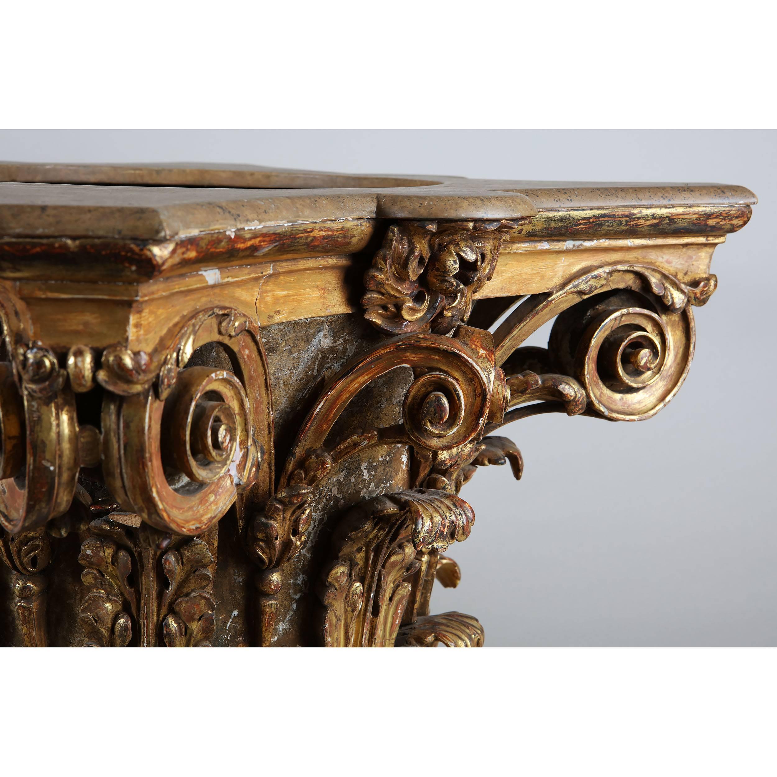 George III Jardinière de chapiteau corinthienne en bois doré sculpté en vente