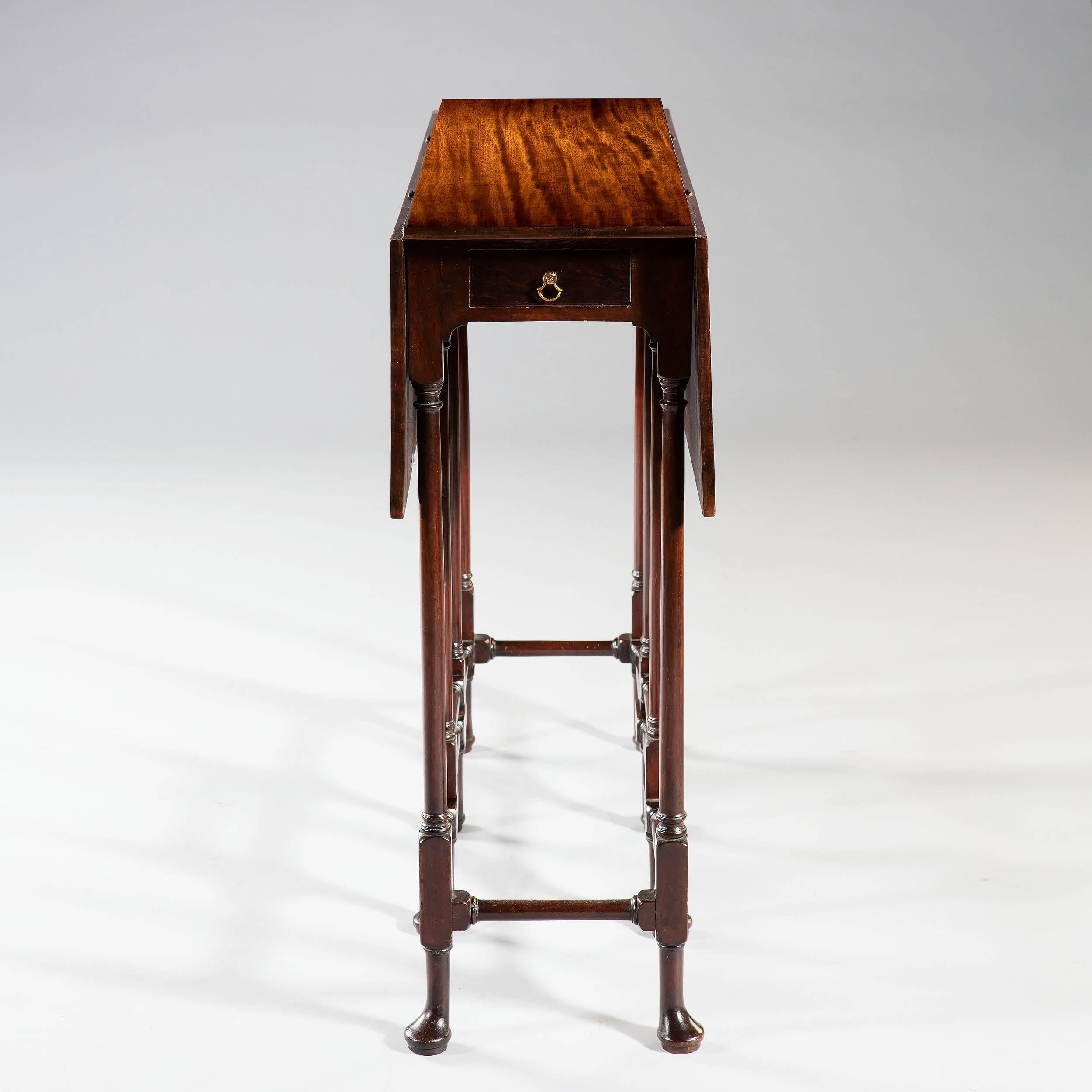 ​A beautiful quality mid-18th century highly figured small mahogany drop leaf spider leg pembroke table, with one frieze drawer at either end. 

The spider leg table drop leaves, of rectangular outline, with highly figured finest quality solid