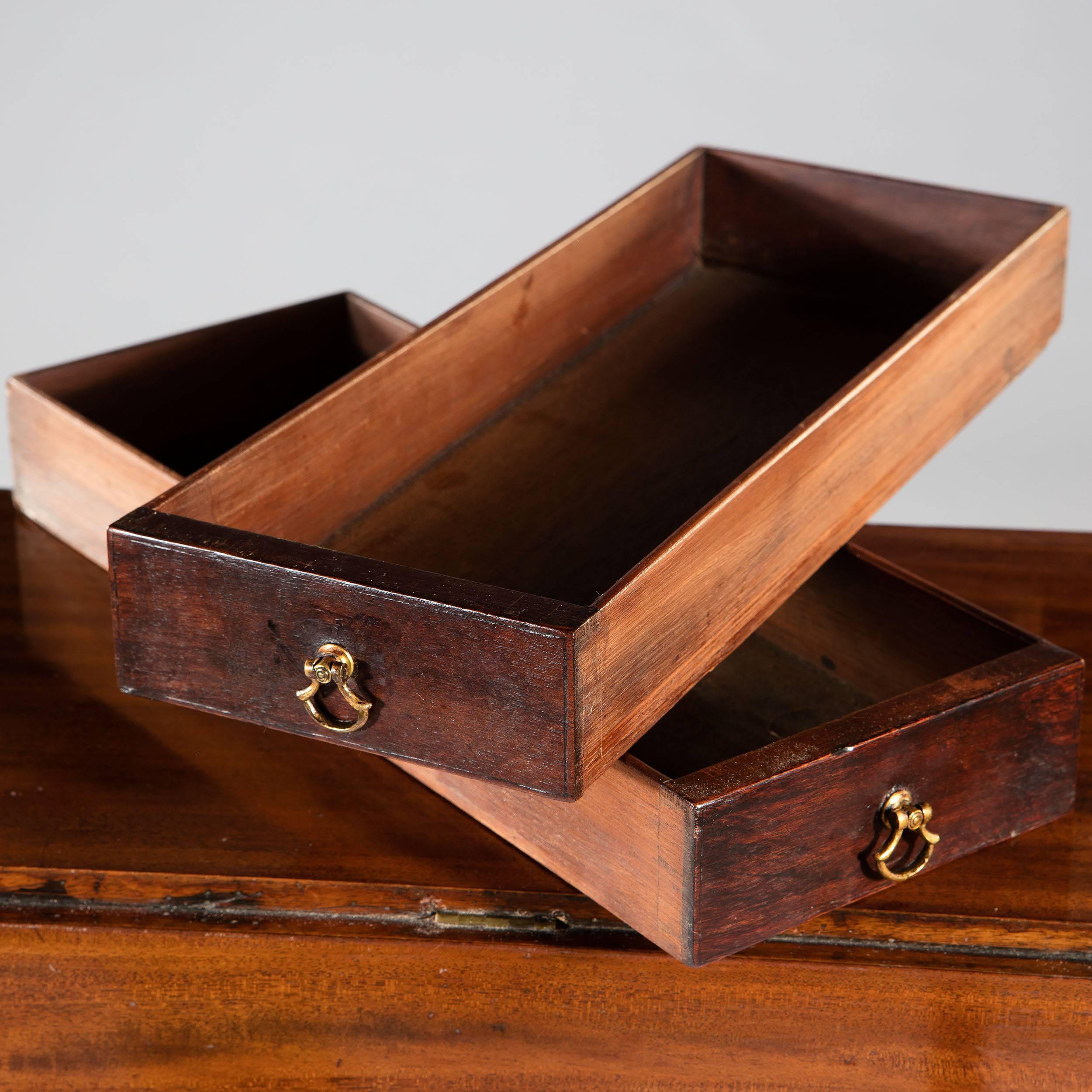 Small Antique Georgian Mahogany Spider Leg Drop Leaf Pembroke Table In Excellent Condition In London, by appointment only