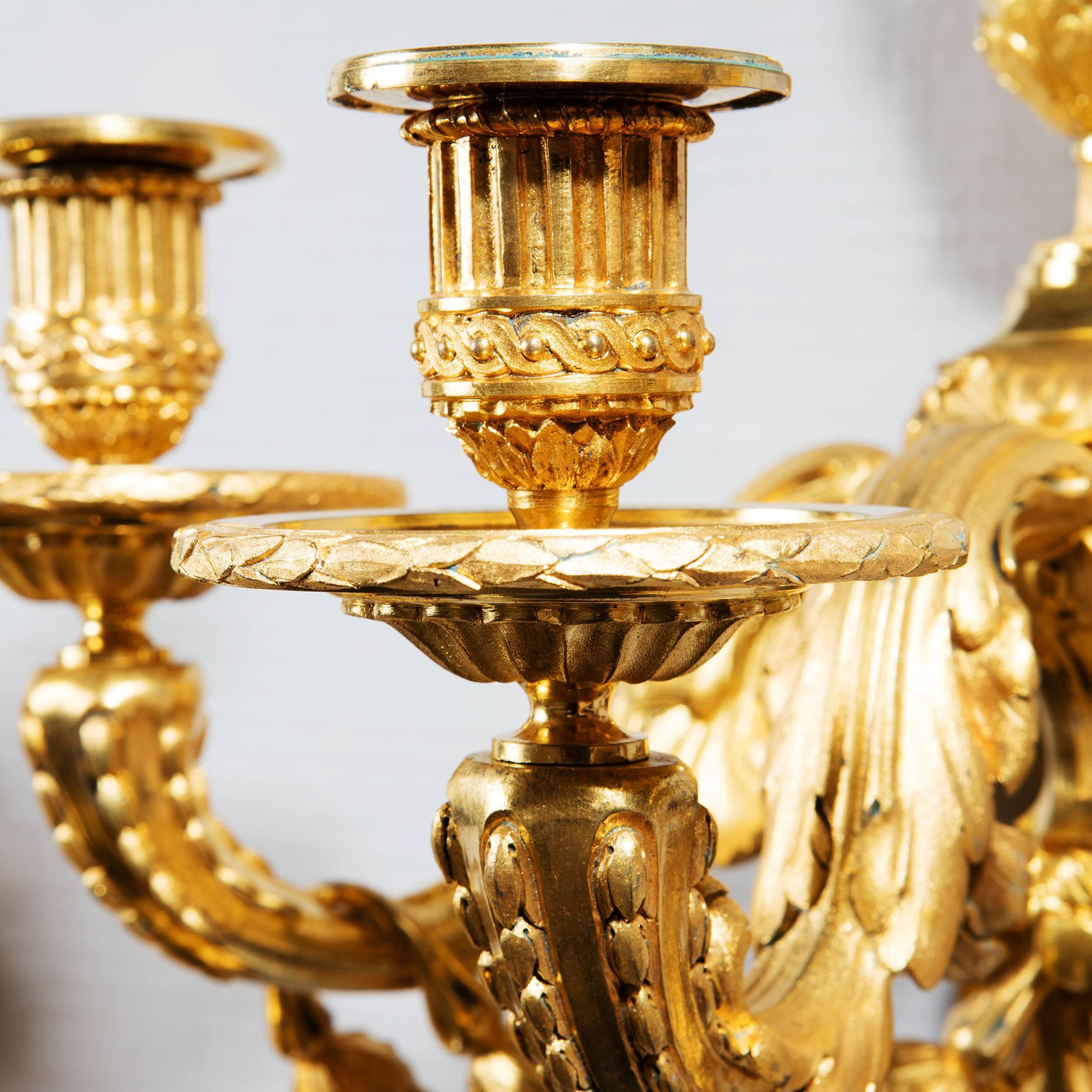 Francia, circa 1775.

La rarità e l'importanza di questa coppia di appliques magnificamente grandiose e opulente non possono essere sopravvalutate, sono senza dubbio l'esempio più bello che potrai vedere. 

Ciascuna con tre rami splendidamente