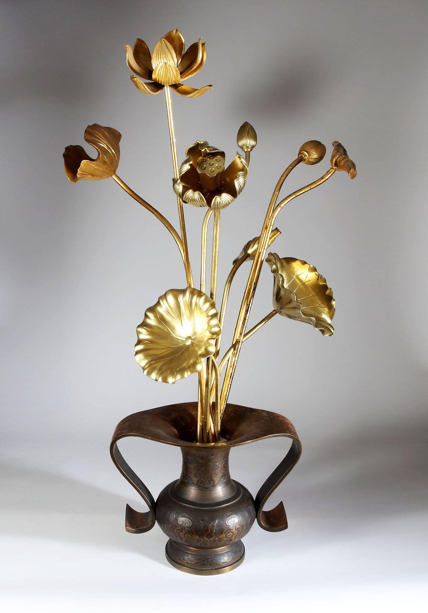 Collection of 20 Japanese Gold Lacquered Lotus Flowers In Excellent Condition In London, by appointment only