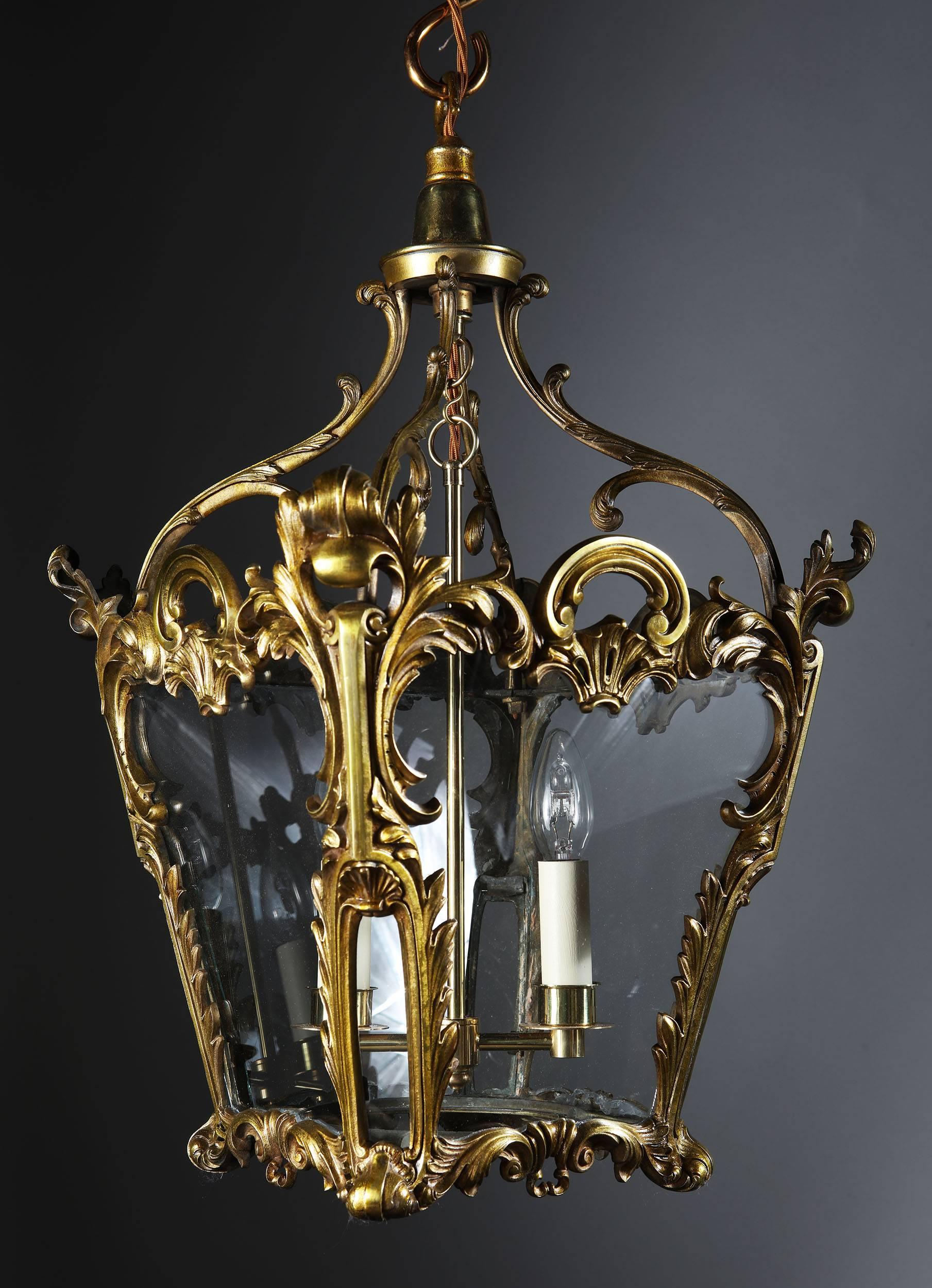 A Rococo Revival brass chandelier, of square tapering form with lush scrolls enriching each face.

Possibly American and attributed to Hooper and Co of Boston

USA, circa 1850.

Measures: Height 24 inches, 13 inches square.