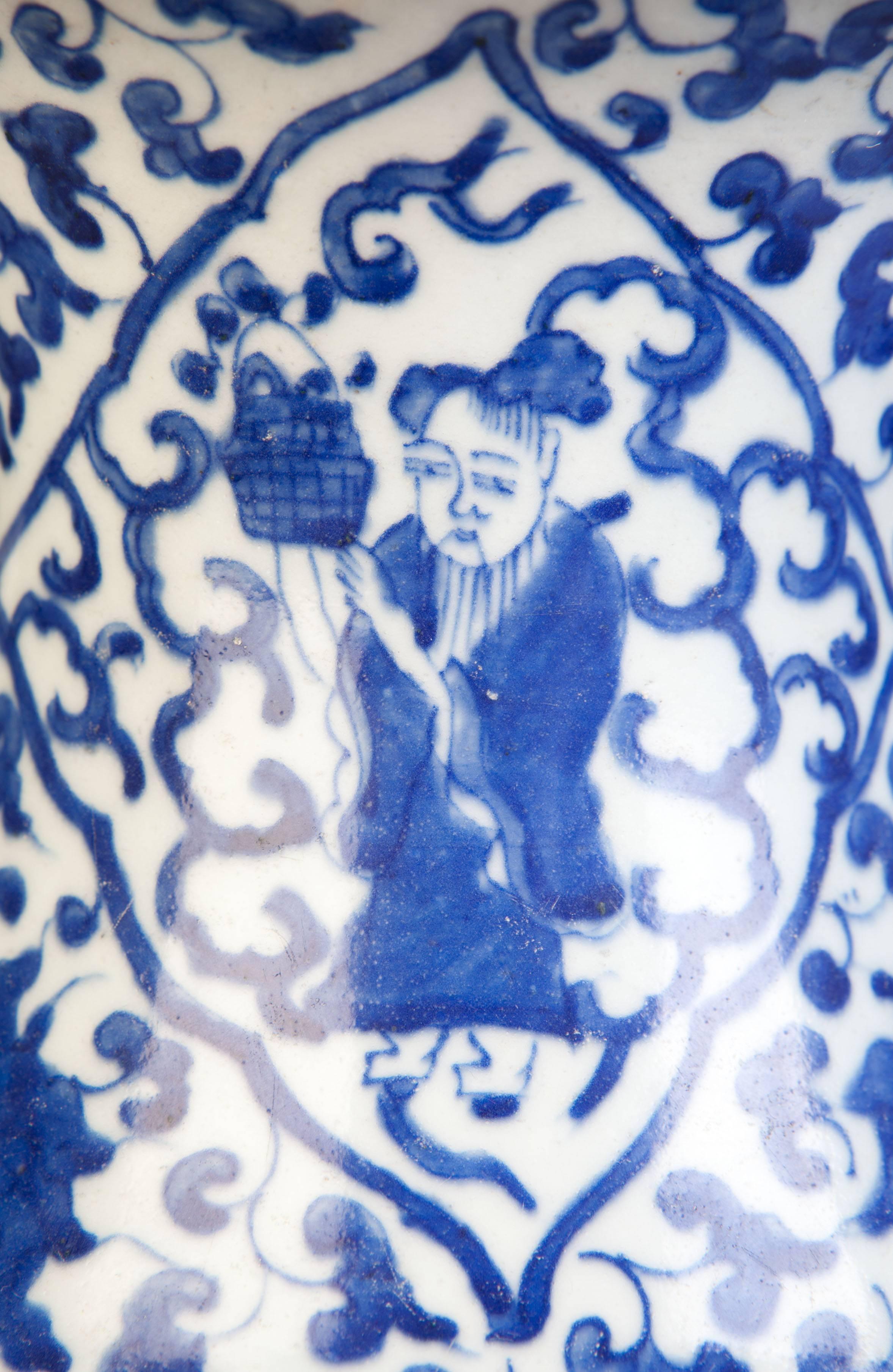 A Fine Chinese Blue and White Porcelain Vase Mounted as a Lamp In Excellent Condition In London, by appointment only
