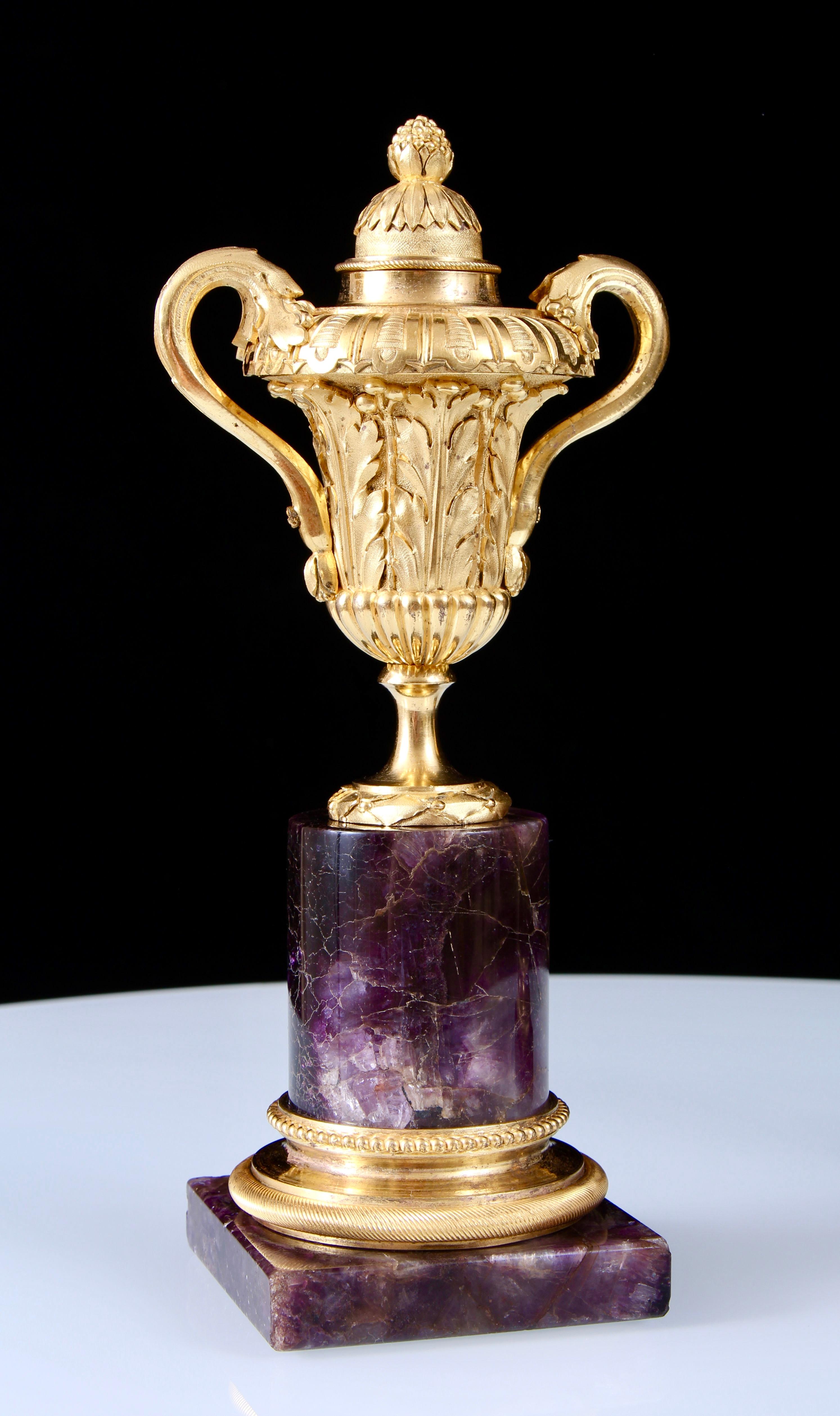 Coppia di cassette Luigi XVI in bronzo dorato e blu I. Johns in vendita 3