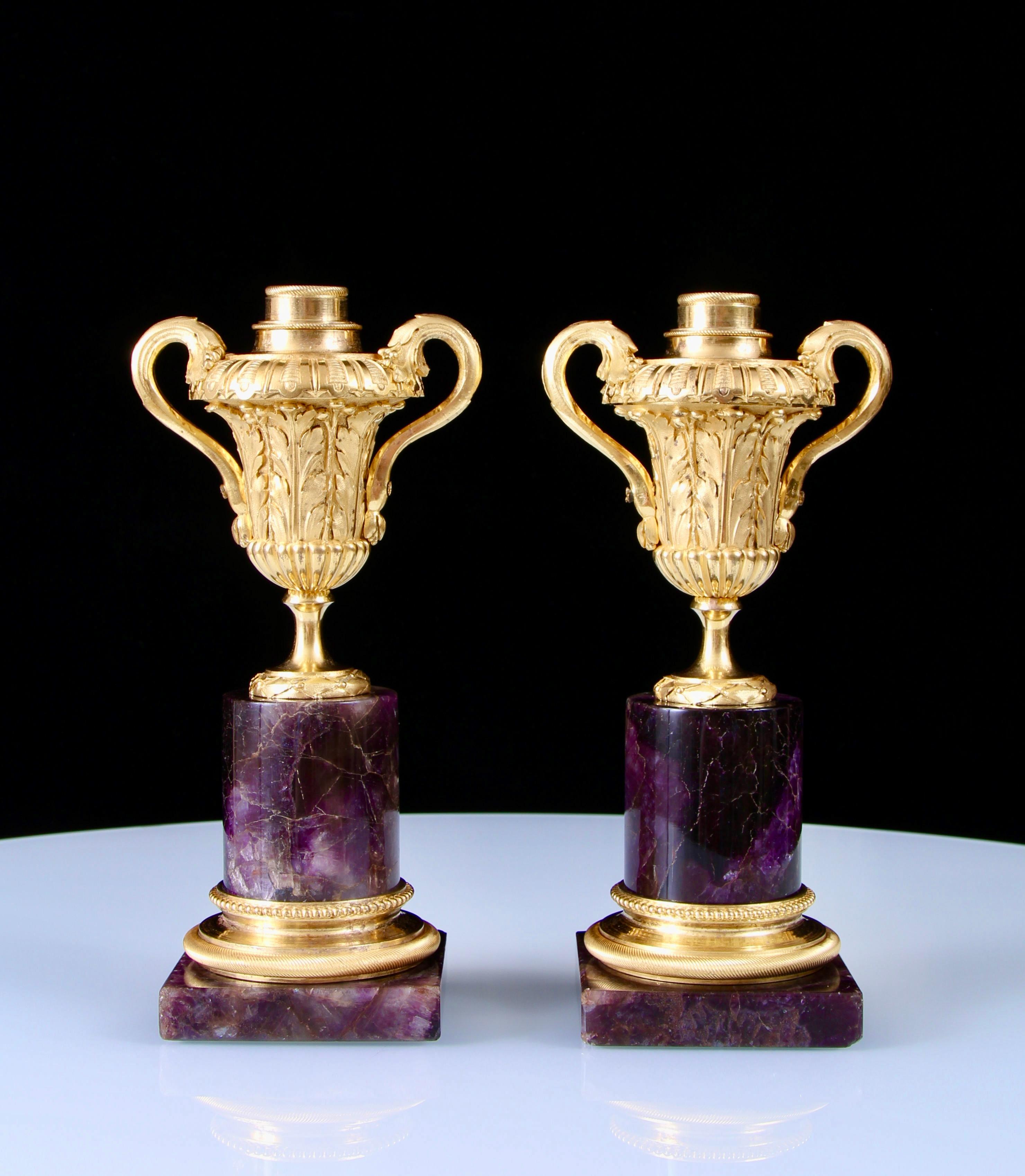 Bronzo Coppia di cassette Luigi XVI in bronzo dorato e blu I. Johns in vendita