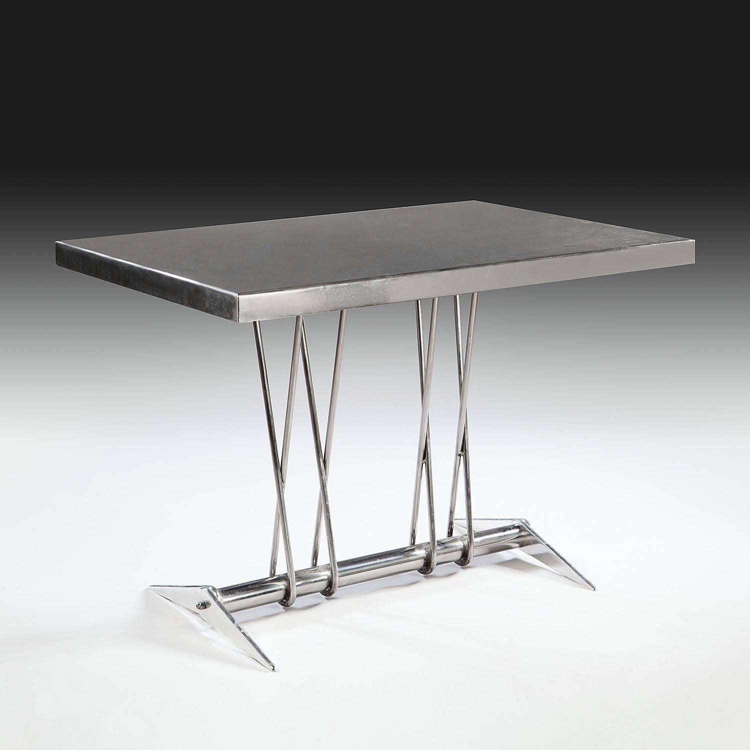 Mid-Century Modern Table centrale en acier poli de style moderniste français en vente
