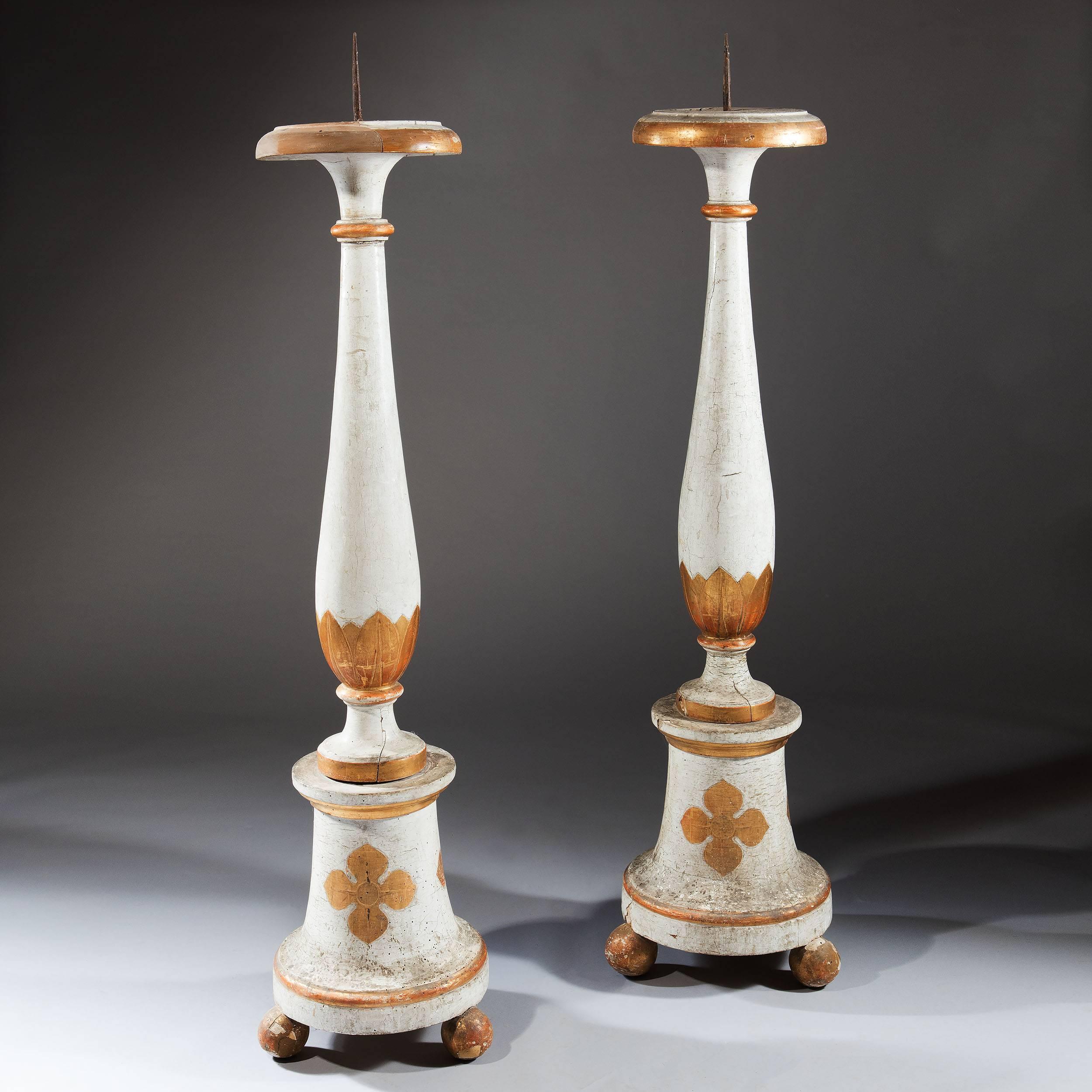 Pair of White and Gold North Italian 18th Century Torcheres In Good Condition In London, by appointment only