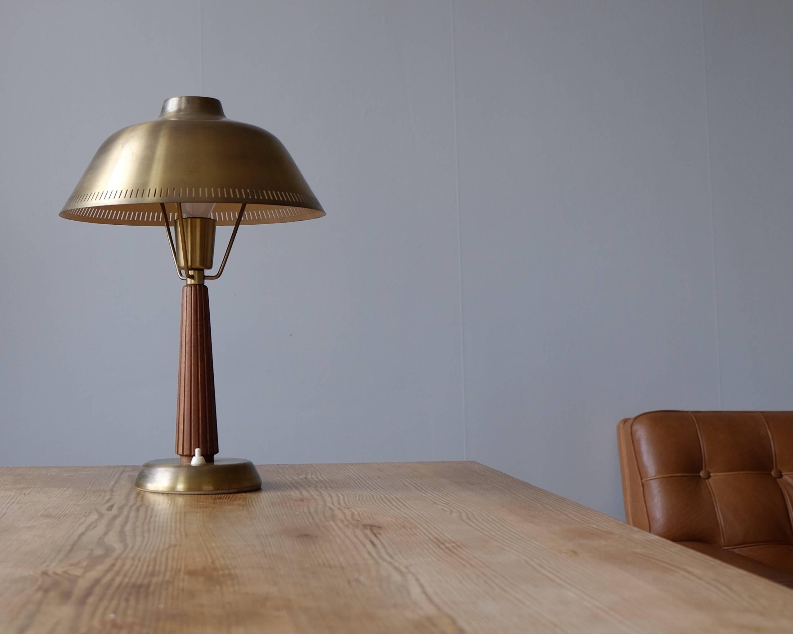 Lovely Swedish table lamp by Hans Bergström, teak and brass. Produced by ASEA, 1950s. New wiring.