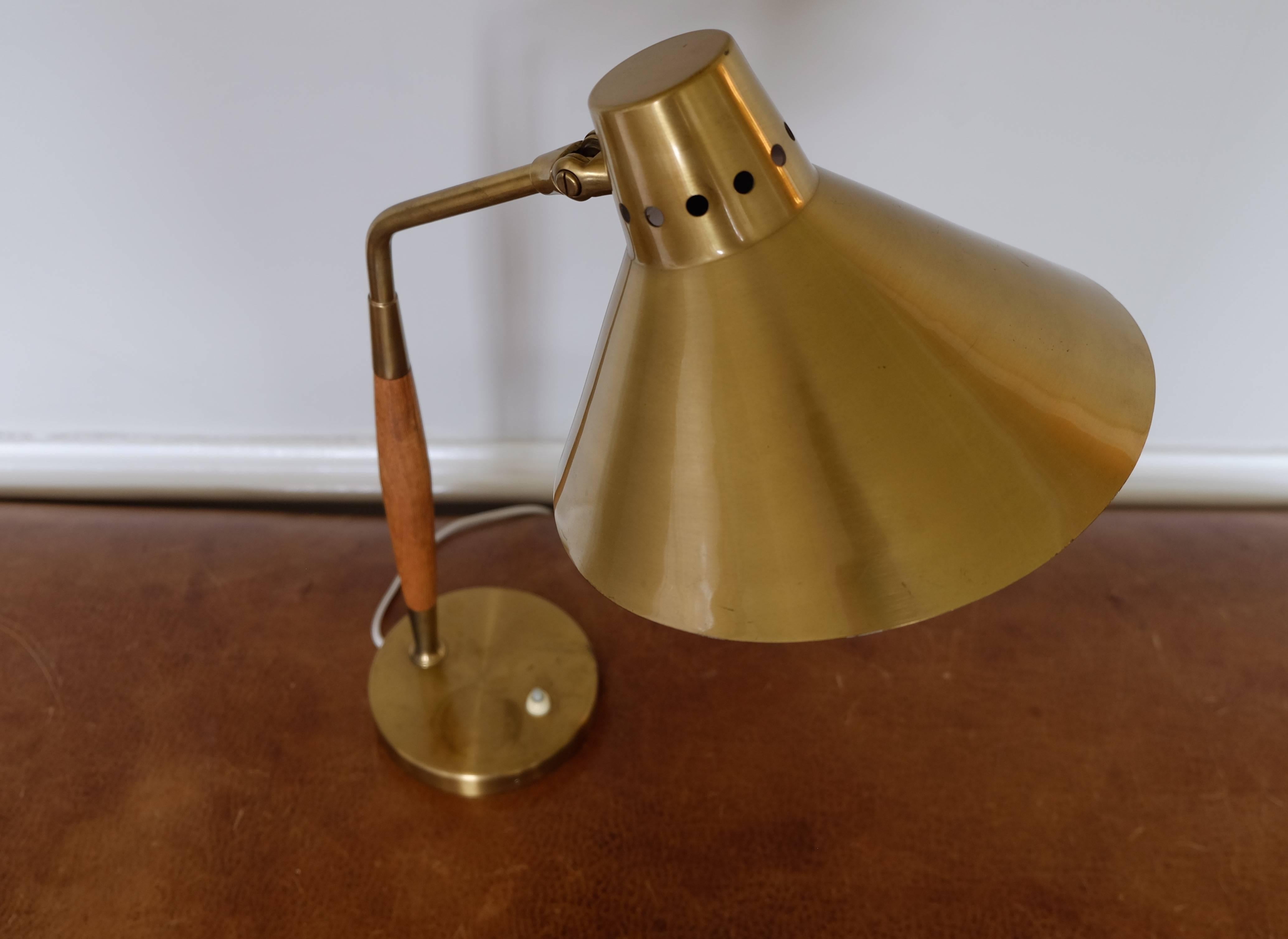 Swedish Table Lamp in Teak and Brass by Boréns, 1950s In Good Condition In Stockholm, SE