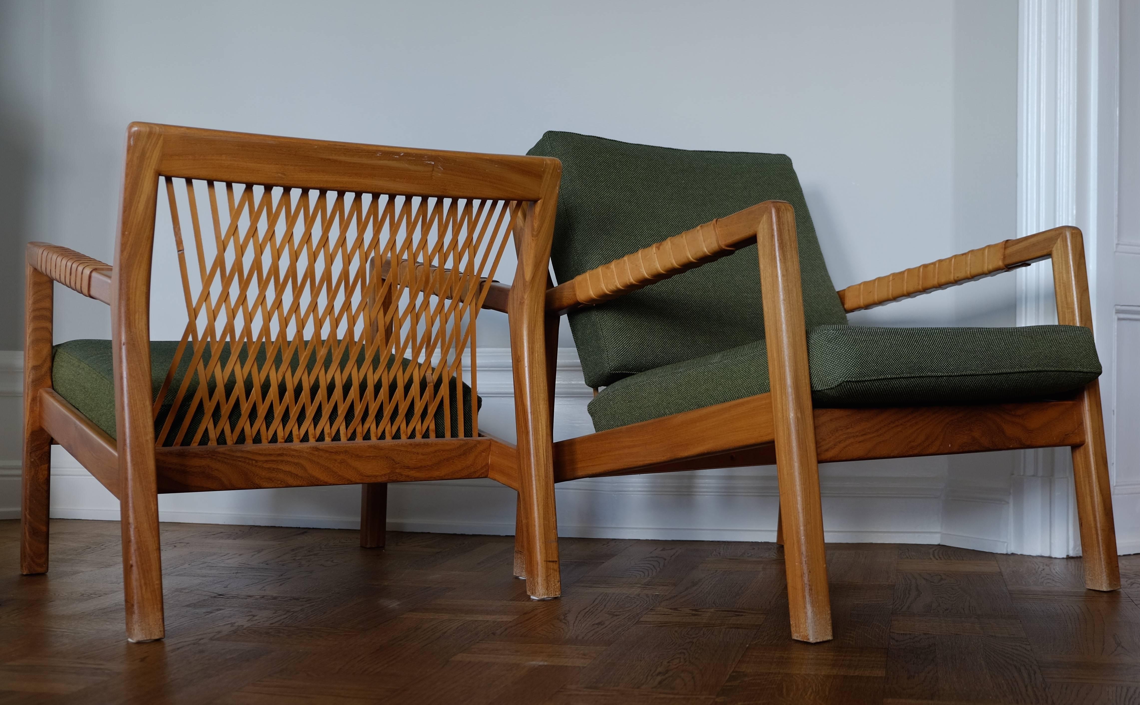 Very rare armchairs by Carl-Gustav Hiort af Ornäs, Finland, 1950s.
Walnut, leather covered armrests, back with braided leather straps, loose cushions upholstered in green fabric.