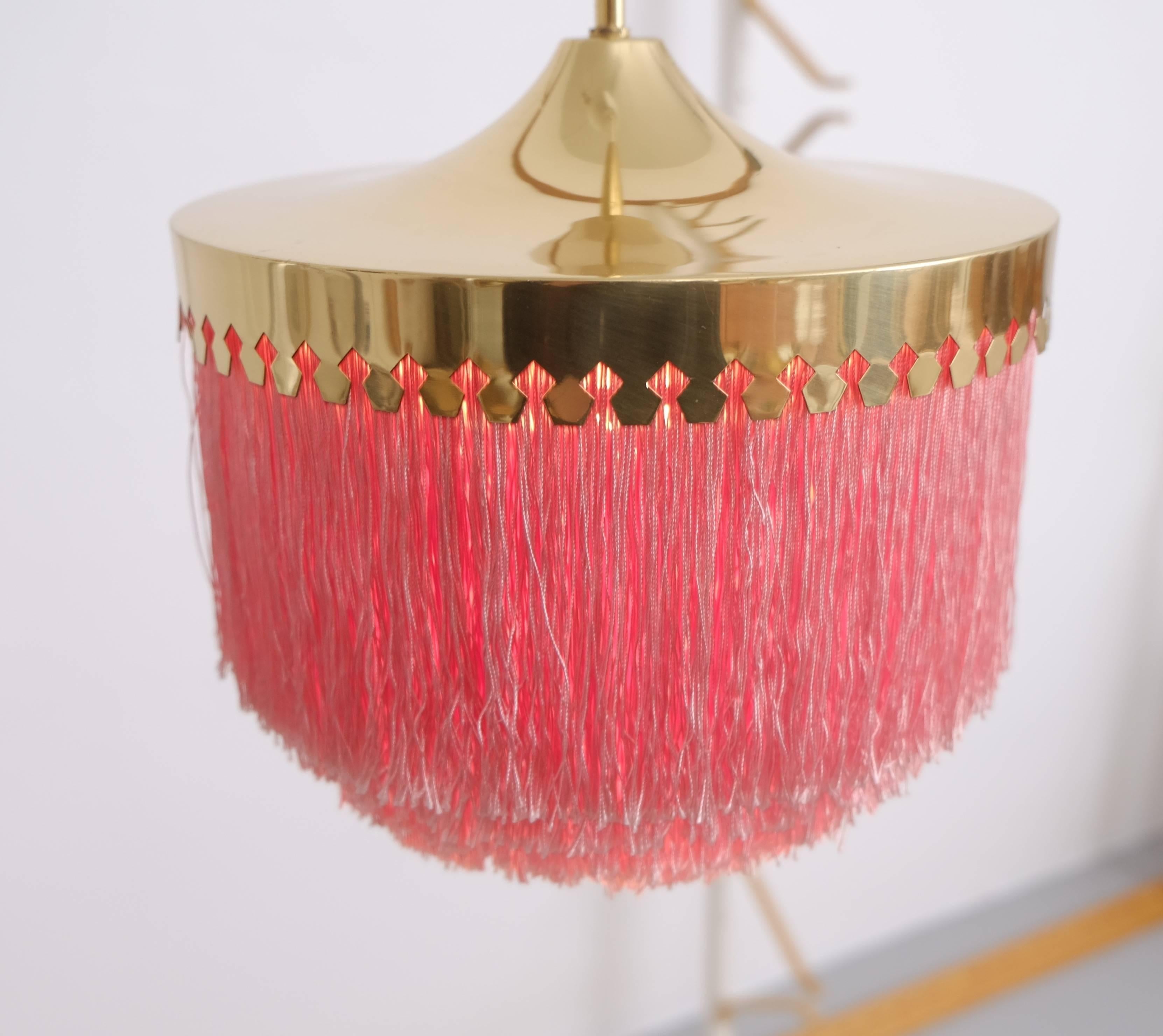 Pink silk fringes pendant light with brass frame.
Great original condition. Fitted with one E27 socket.
Measures: Height of the lamp only from bottom of fringes to top of brass crown approximately 36 cm, diameter: 28 cm, height 100 cm.