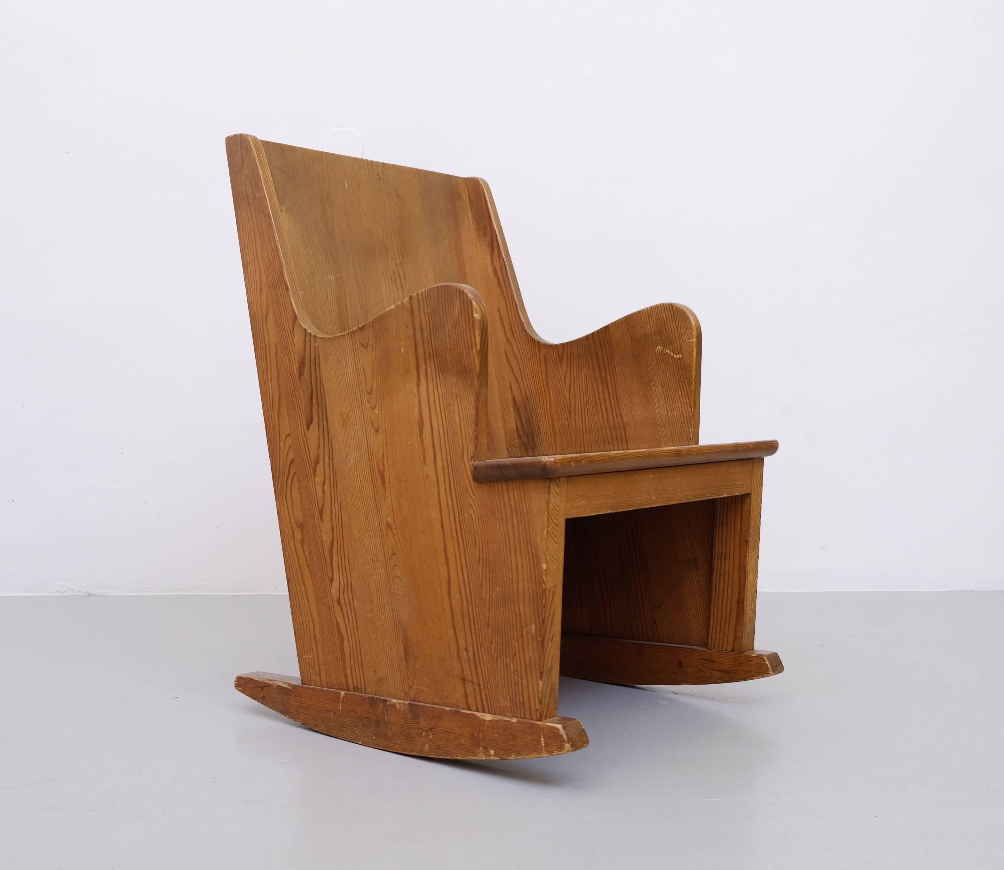 This rare rocking chair is part of the 'Lovo¨' series designed by Axel Einar Hjorth for the high-end Stockholm-based Nordiska Kompaniet department store in 1932. Executed in pinewood.

Free global front door shipping!