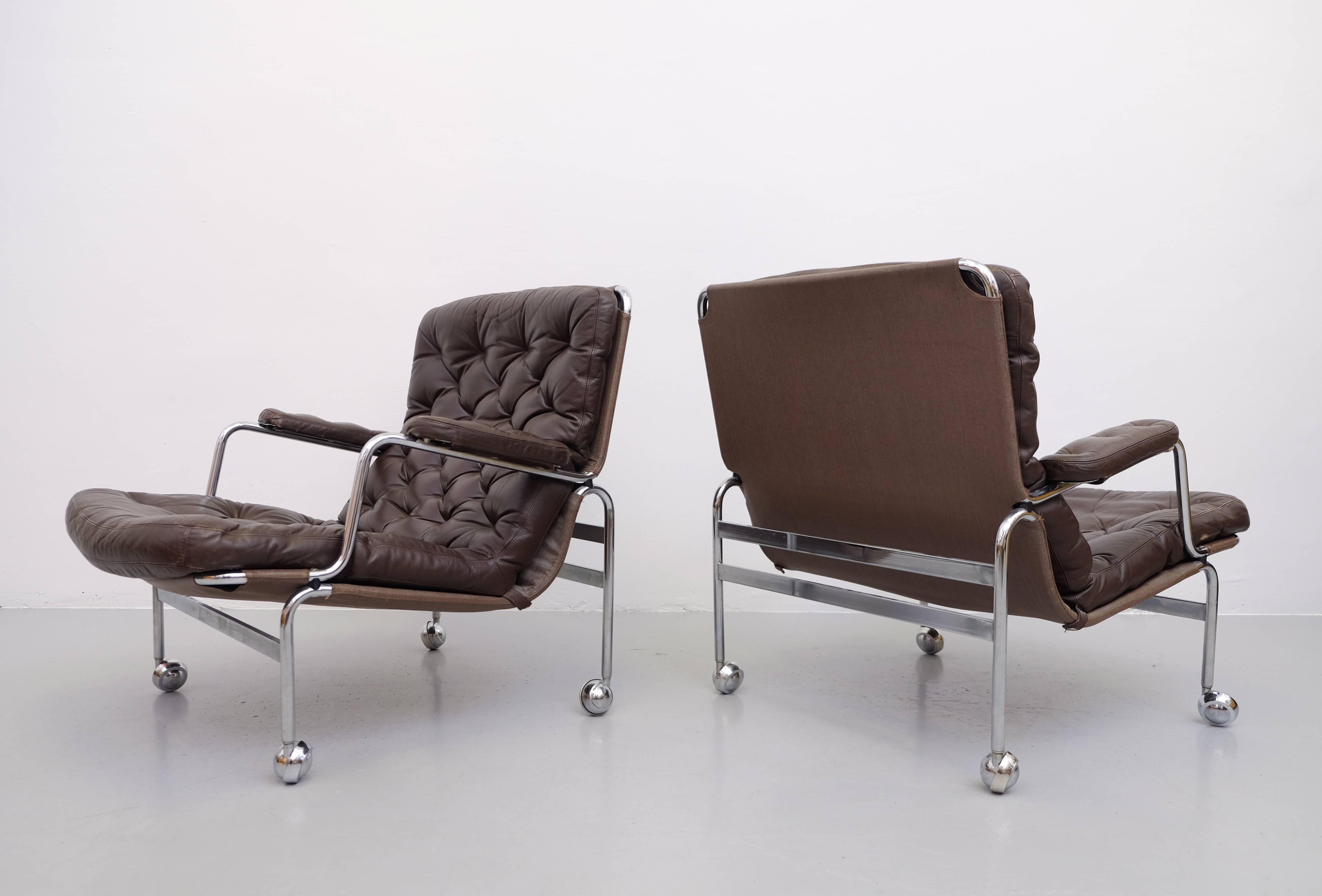 Pair of easy chairs model Karin by Bruno Mathsson. Original brown leather.
Produced by DUX, Sweden, 1960s

Global front door shipping $495.
