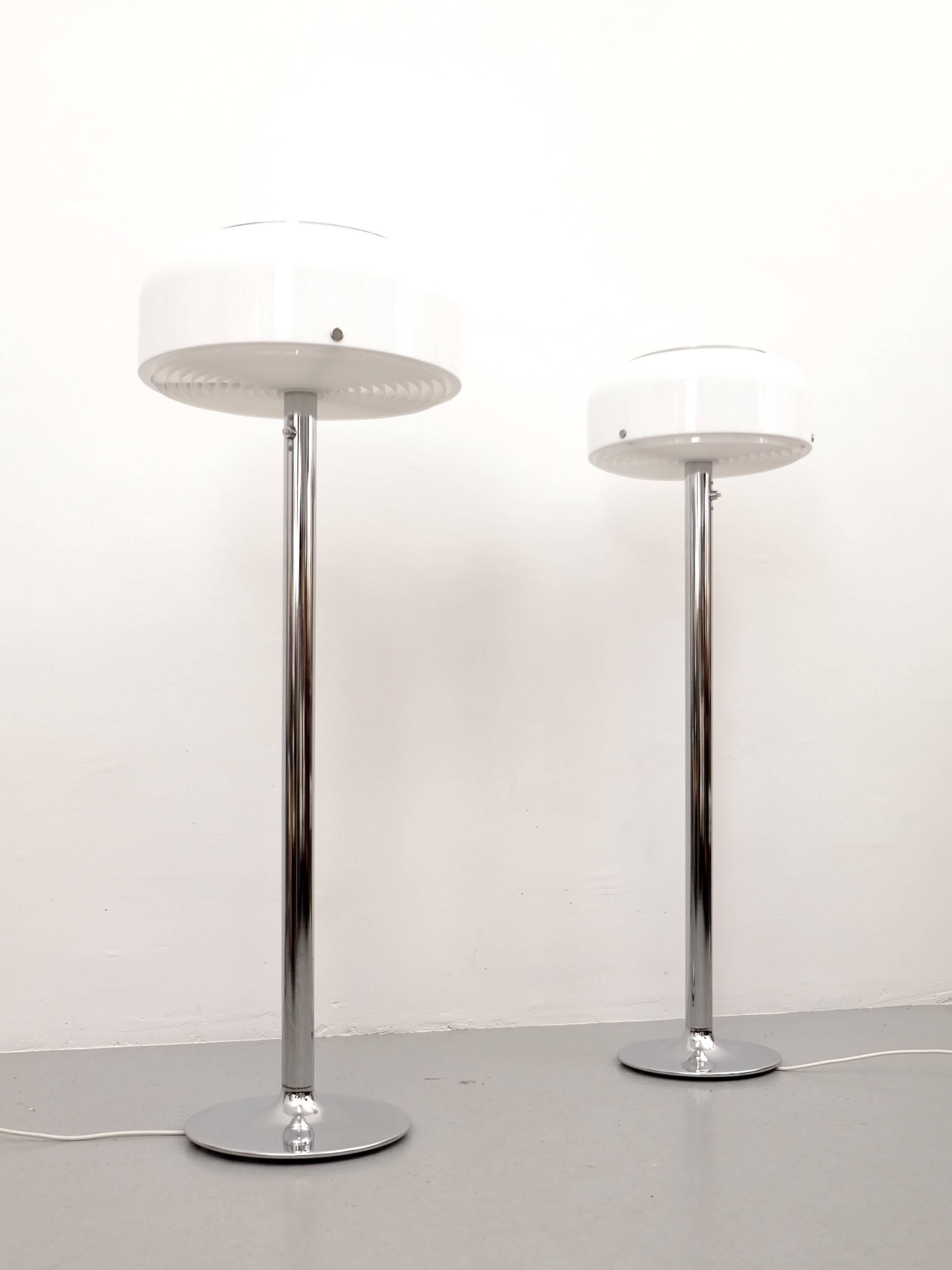Modernist acrylic shade and chromed base by Swedish designer Anders Pehrson for Ateljé Lyktan, 1970s.

Please note: Size differs, one is bigger than the other.

        