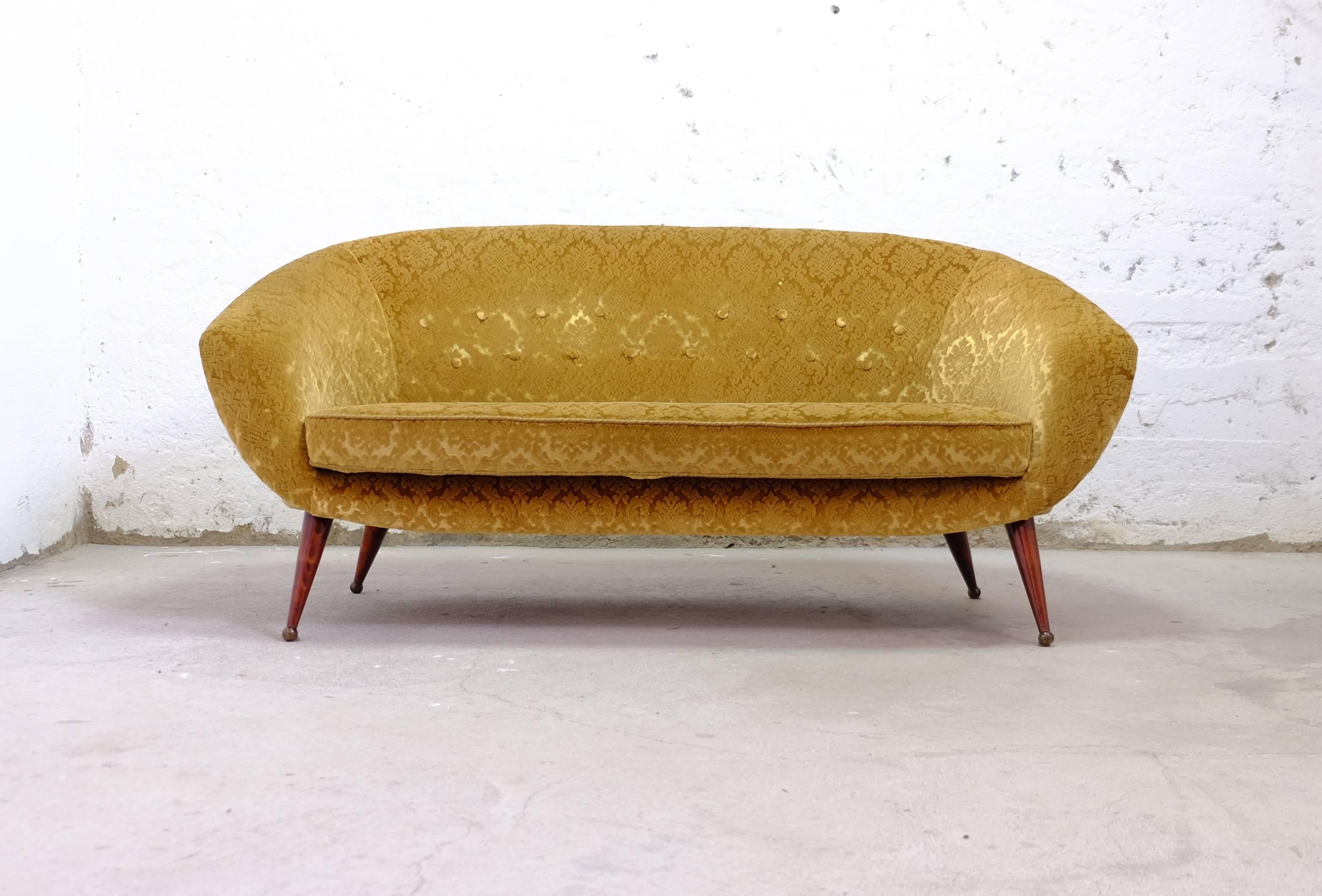 Fantastic Swedish sofa by Folke Jansson, 1950s.
Original fabric, beech legs and brass feet.
Produced by S.M Wincrantz in Skovde, Sweden.