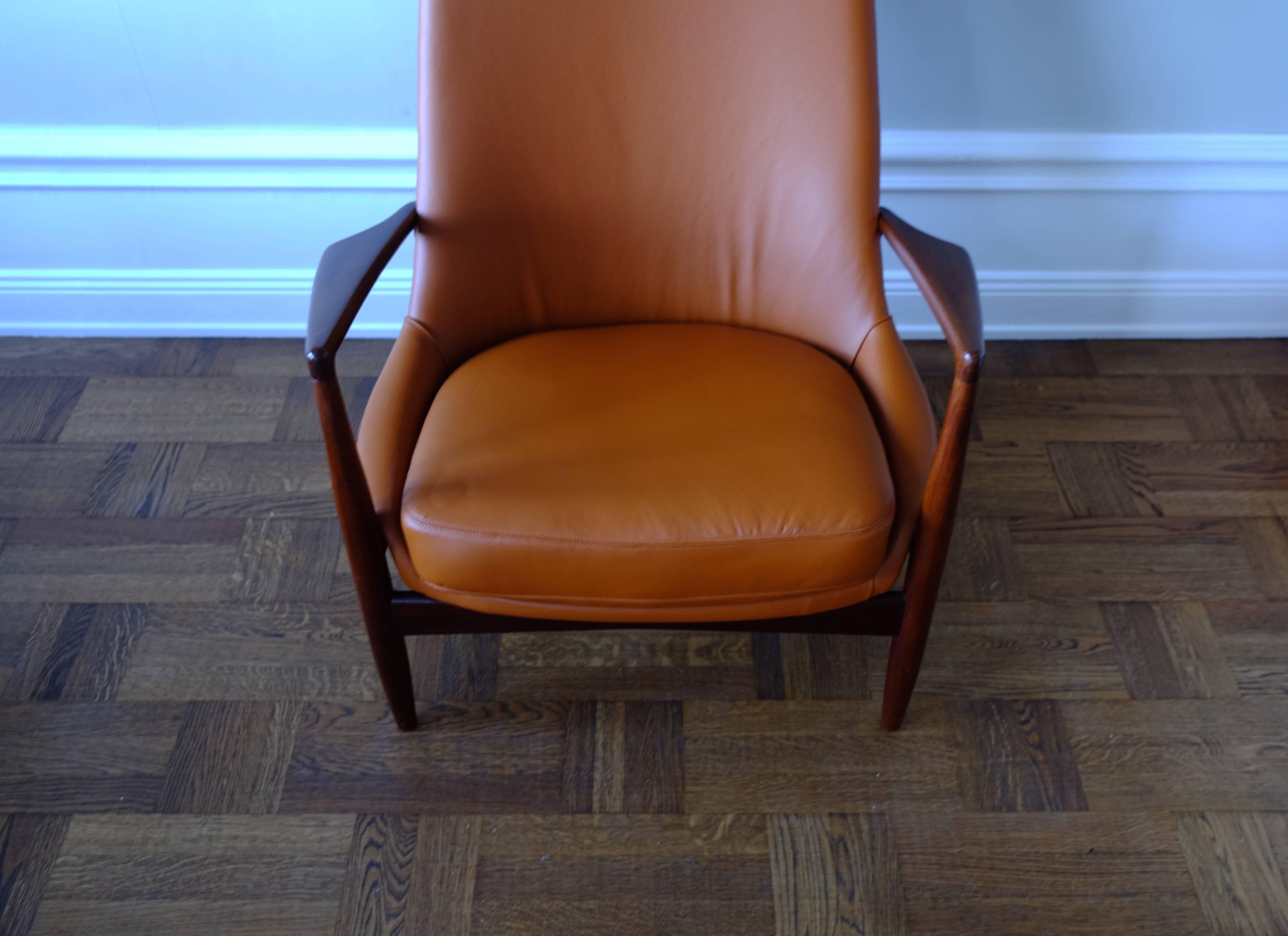 Ib Kofod-Larsen Easy Chair mit Siegel (Leder) im Angebot
