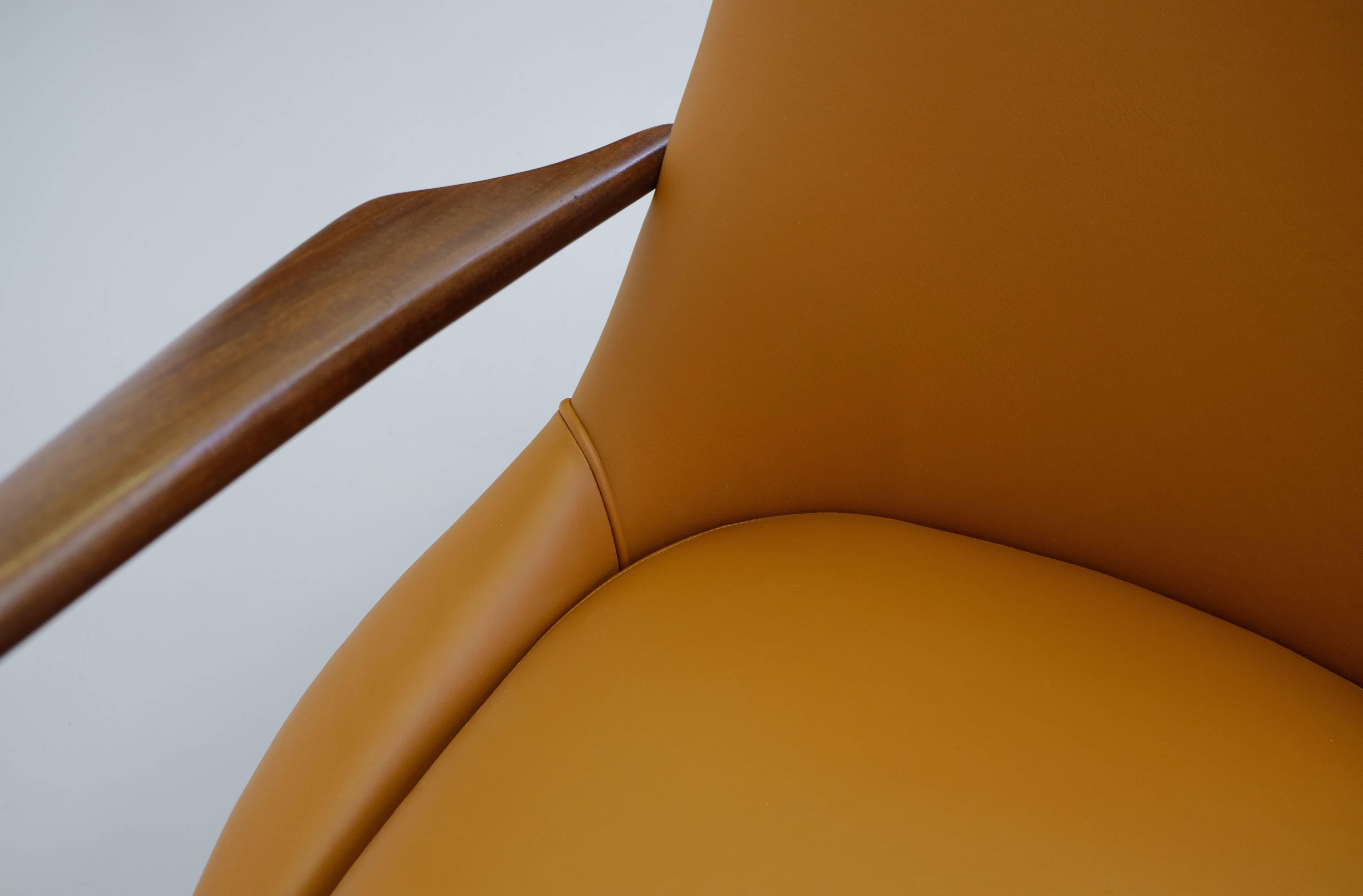 Ib Kofod-Larsen Easy Chair mit Siegel im Angebot 1