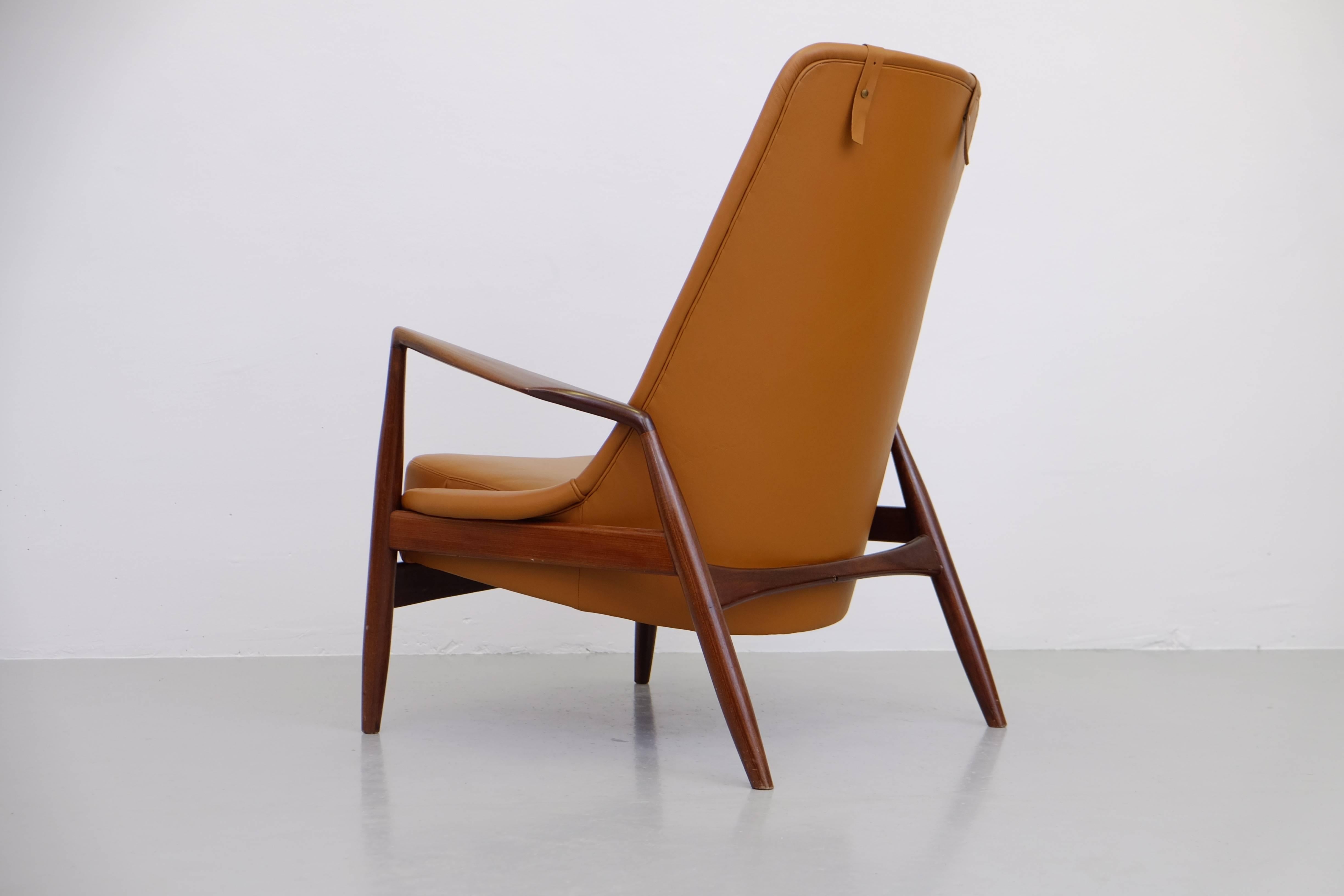 Ib Kofod-Larsen Easy Chair mit Siegel (Mitte des 20. Jahrhunderts) im Angebot