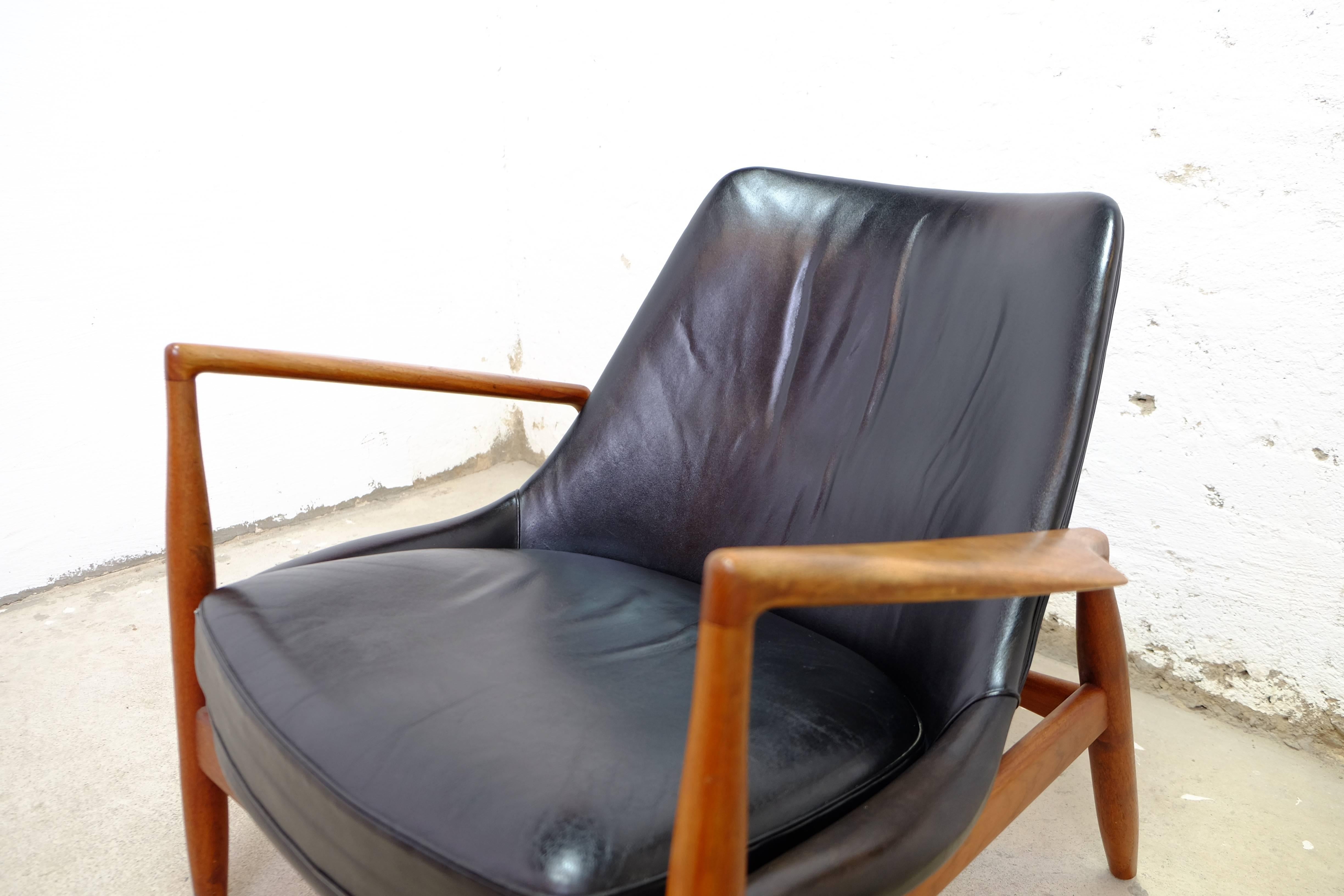 Ib Kofod-Larsen Seal Easy Chair 1