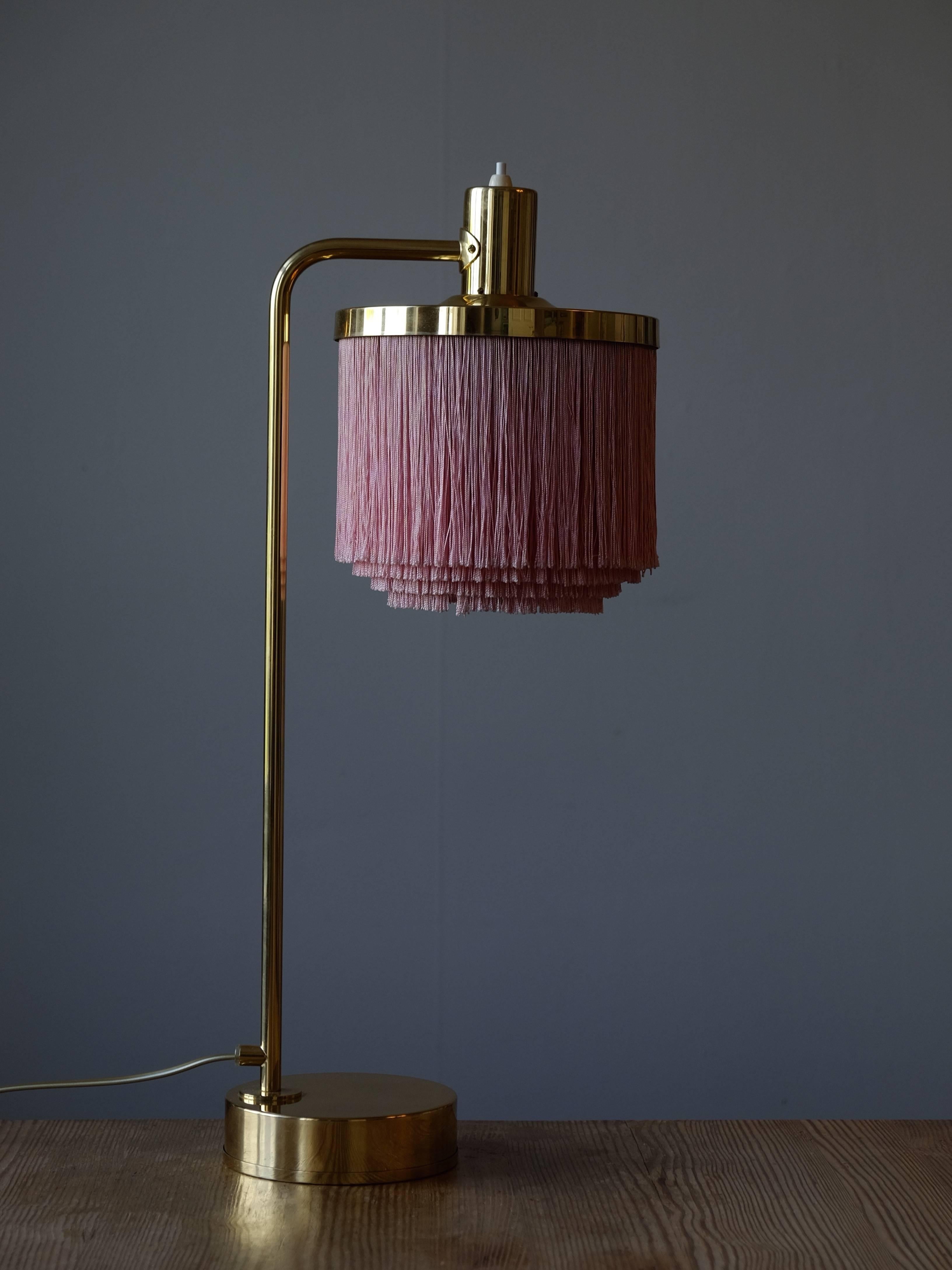 Hans-Agne Jakobsson Model B-140 Brass Table Lamp, 1960s In Excellent Condition For Sale In Stockholm, SE