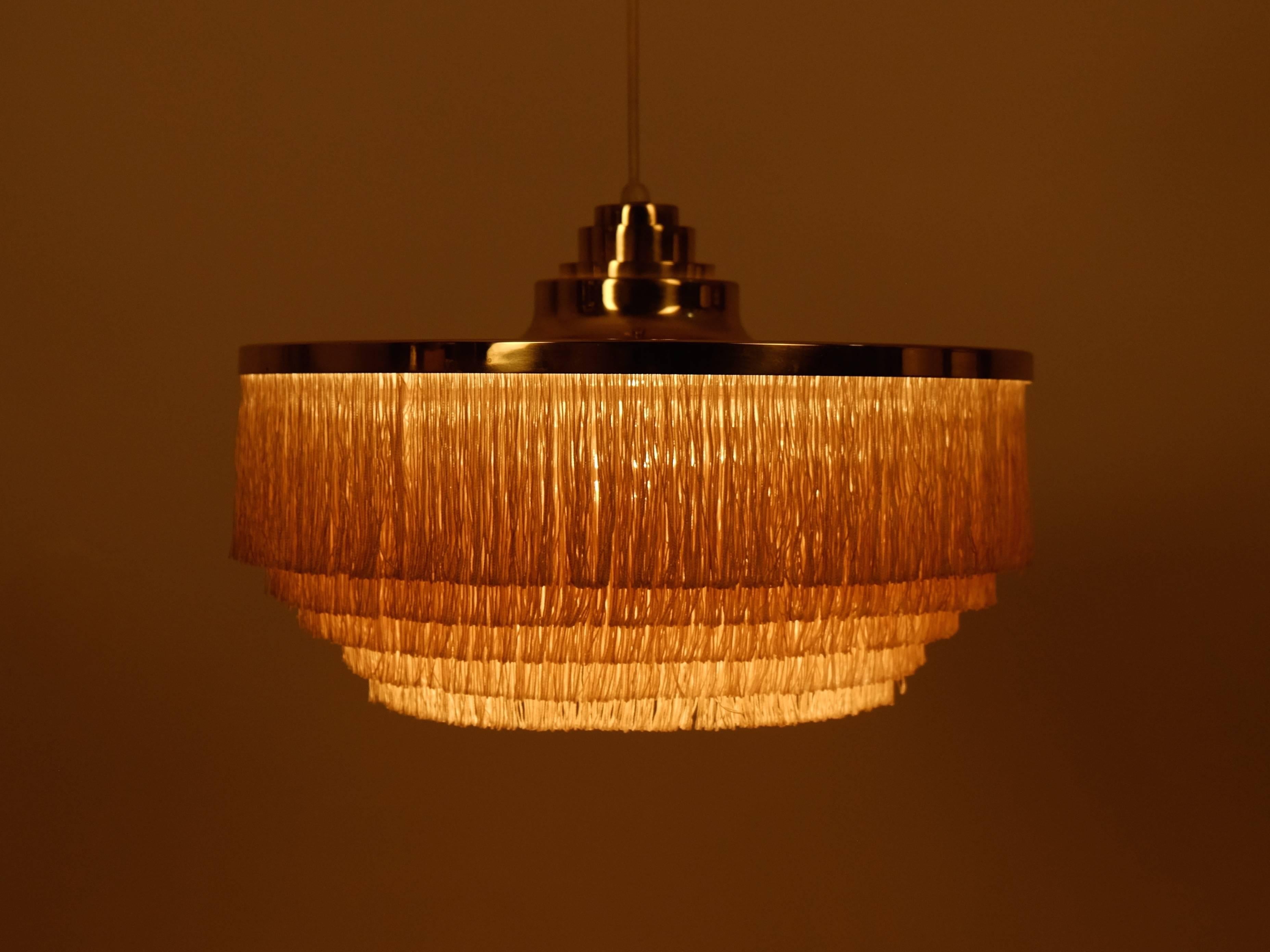 Hans-Agne Jakobsson white fringe pendant, 1960s.
Produced in Sweden by Hans-Agne Jakobsson AB in Markaryd.

         