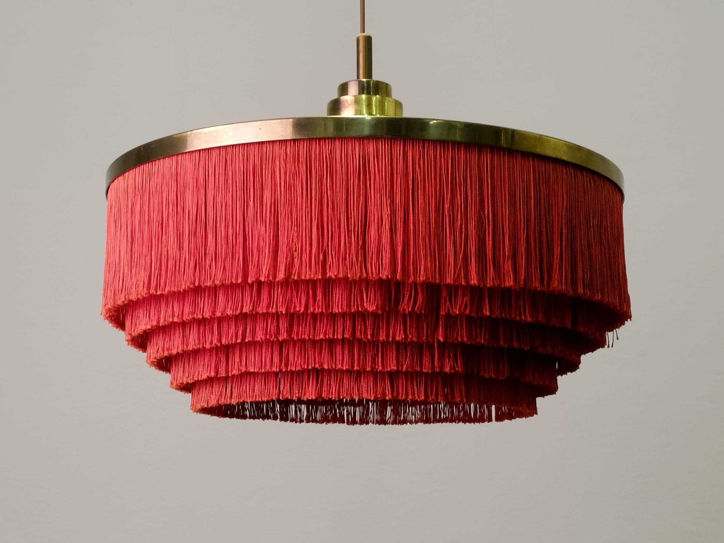 Hans-Agne Jakobsson red fringe pendant, 1960s.
Produced in Sweden by Hans-Agne Jakobsson AB in Markaryd.

 