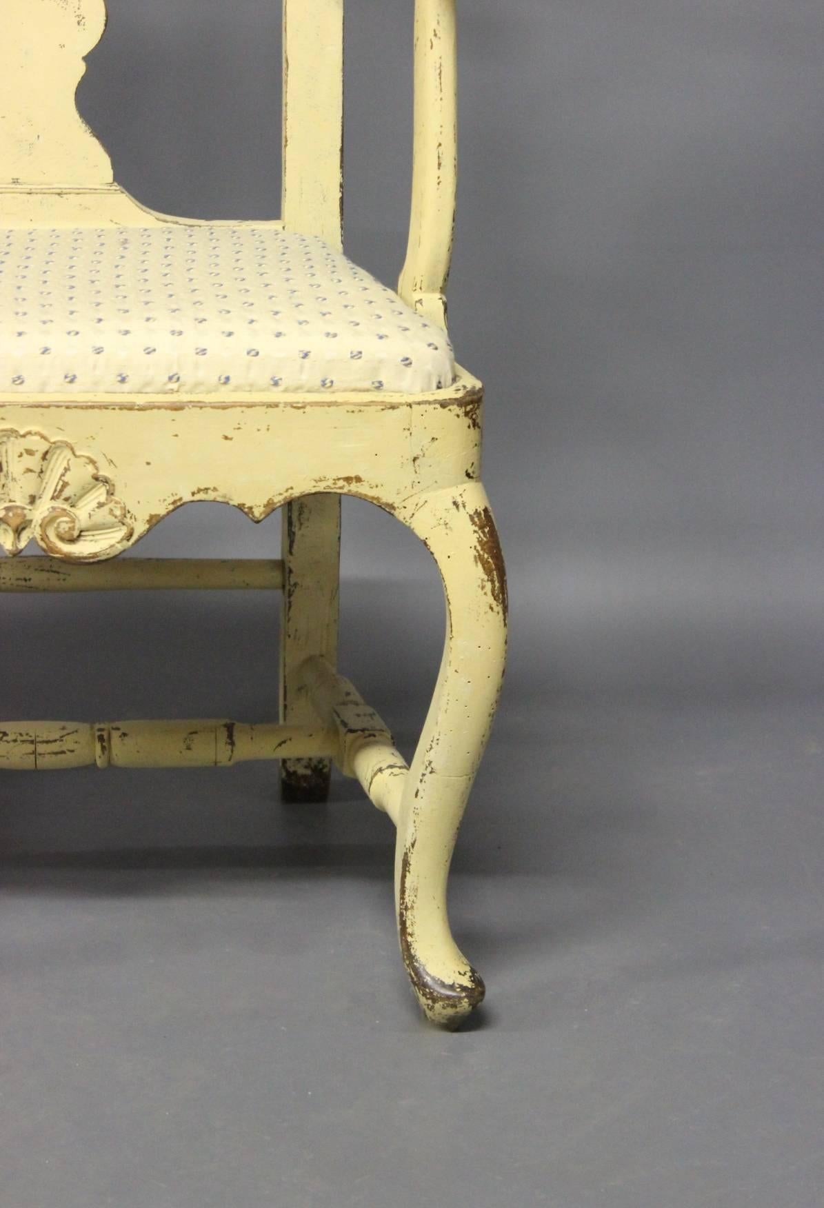 Rokoko-Stuhl aus lackiertem Holz aus Dänemark, um das Jahr 1740 (Skandinavische Moderne) im Angebot