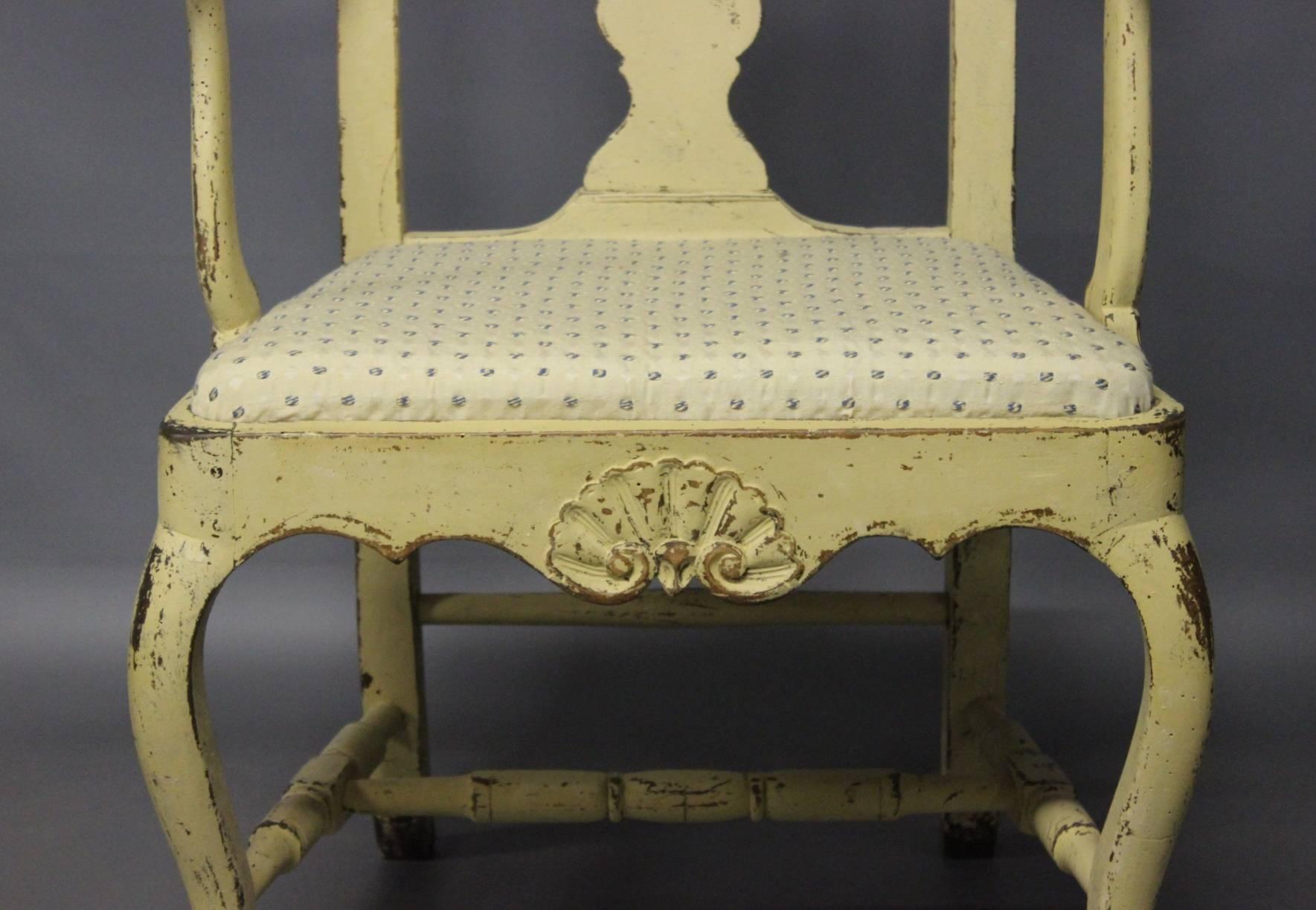 Rokoko-Stuhl aus lackiertem Holz aus Dänemark, um das Jahr 1740 (Dänisch) im Angebot